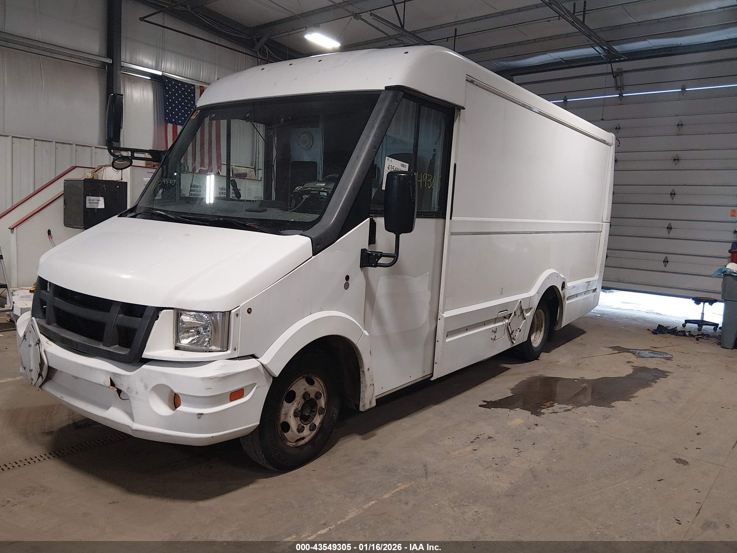 ISUZU REACH image 2
