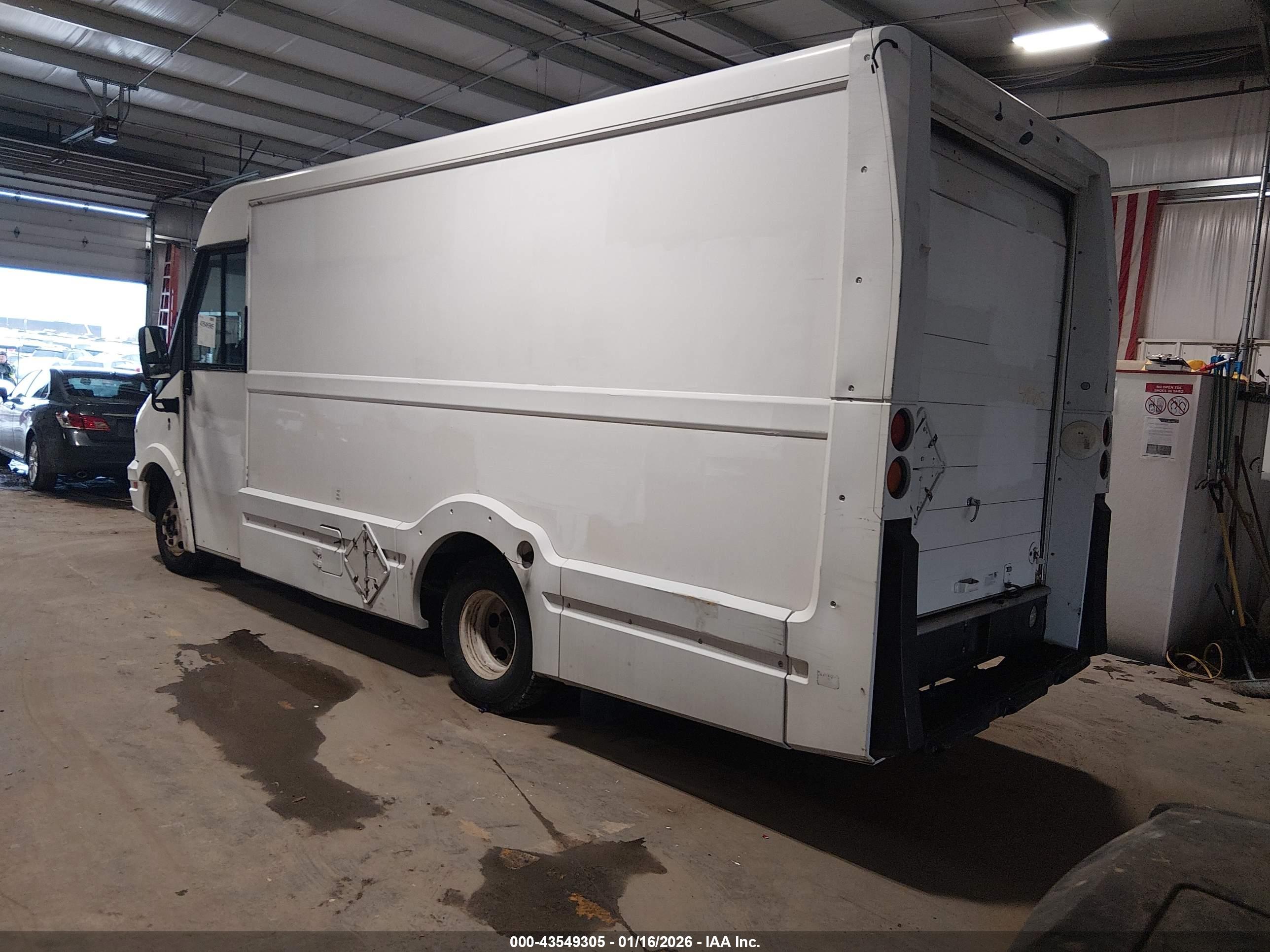 ISUZU REACH image 3