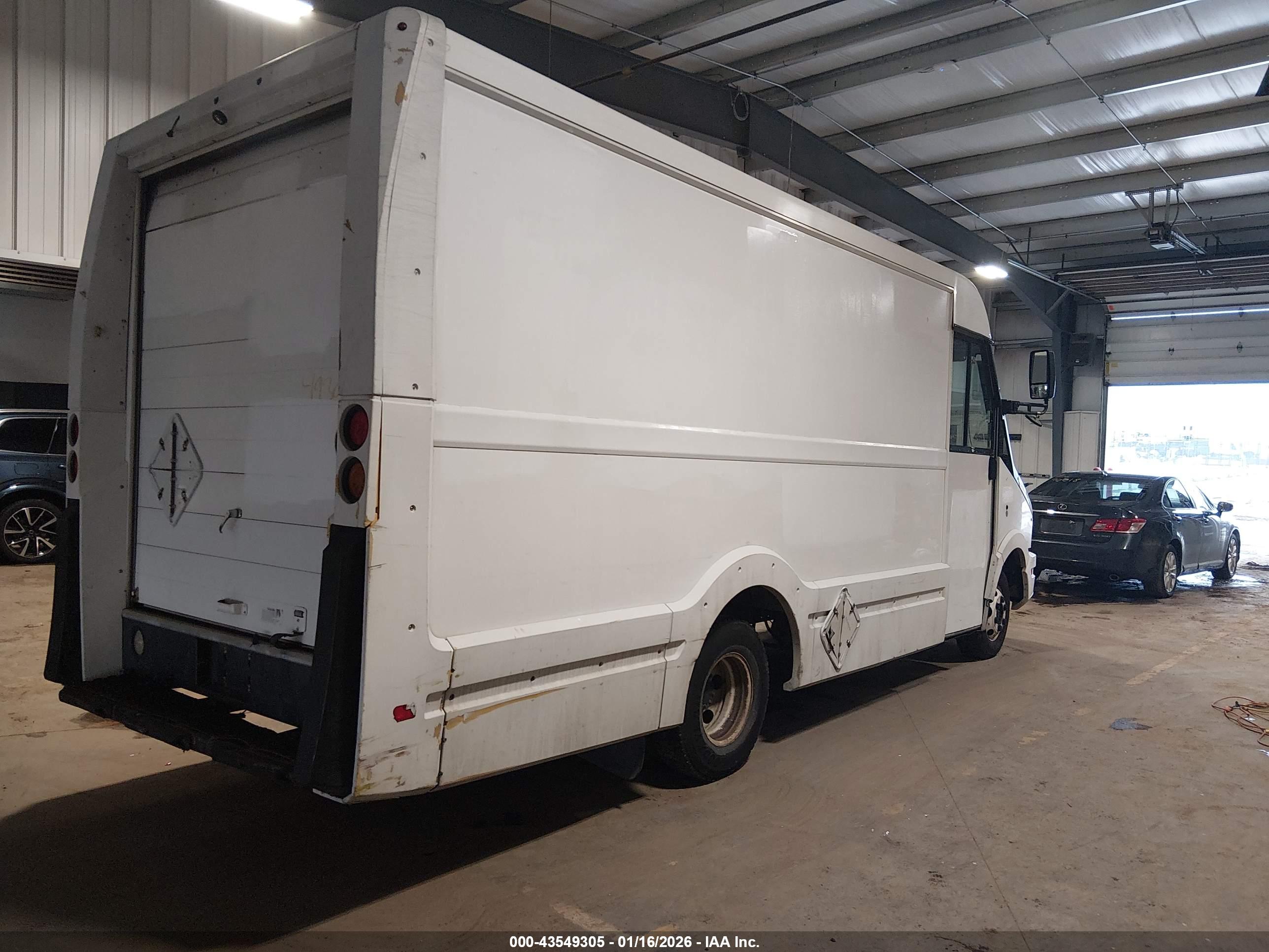 ISUZU REACH image 4