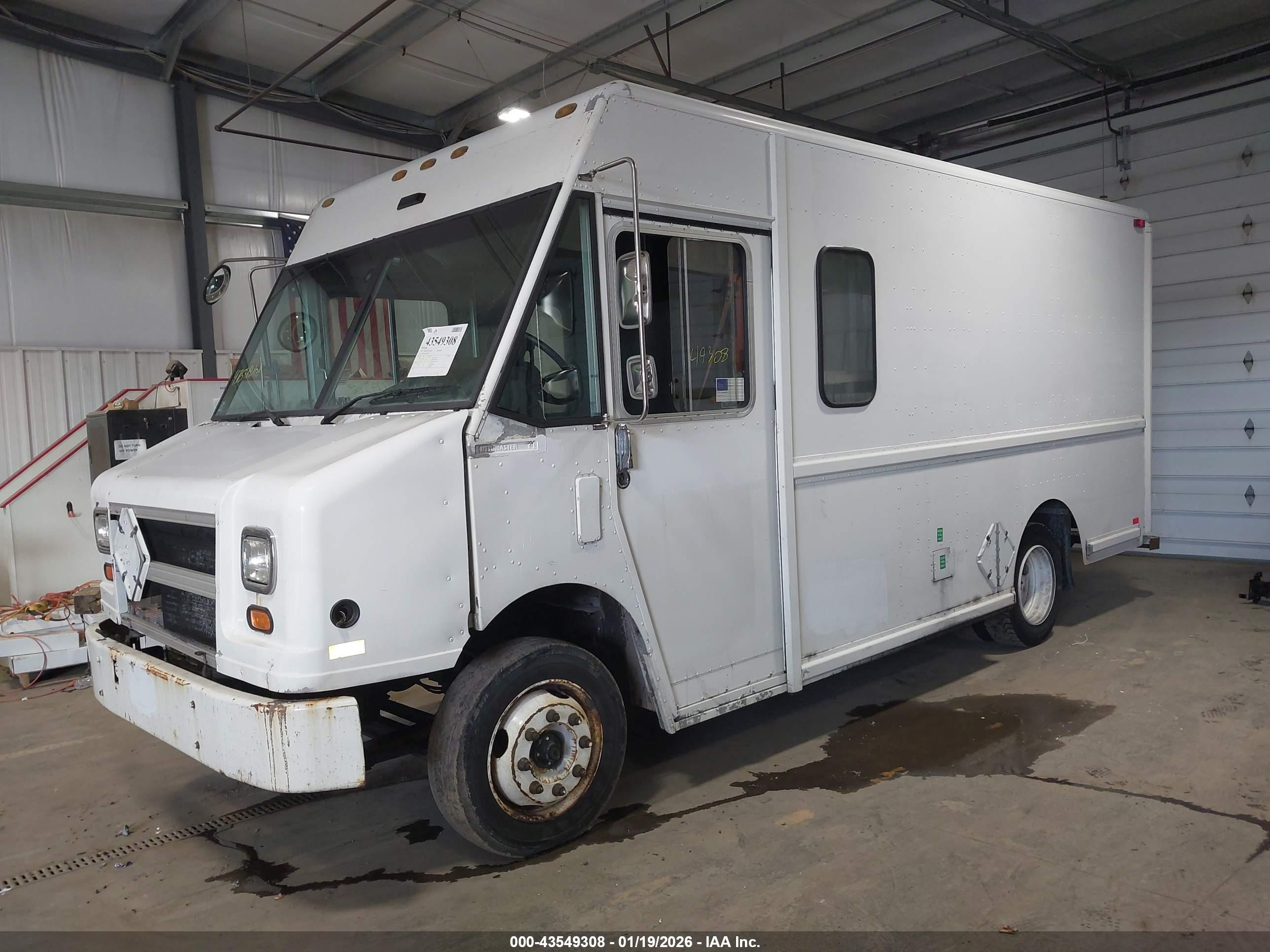 FREIGHTLINER CHASSIS image 2