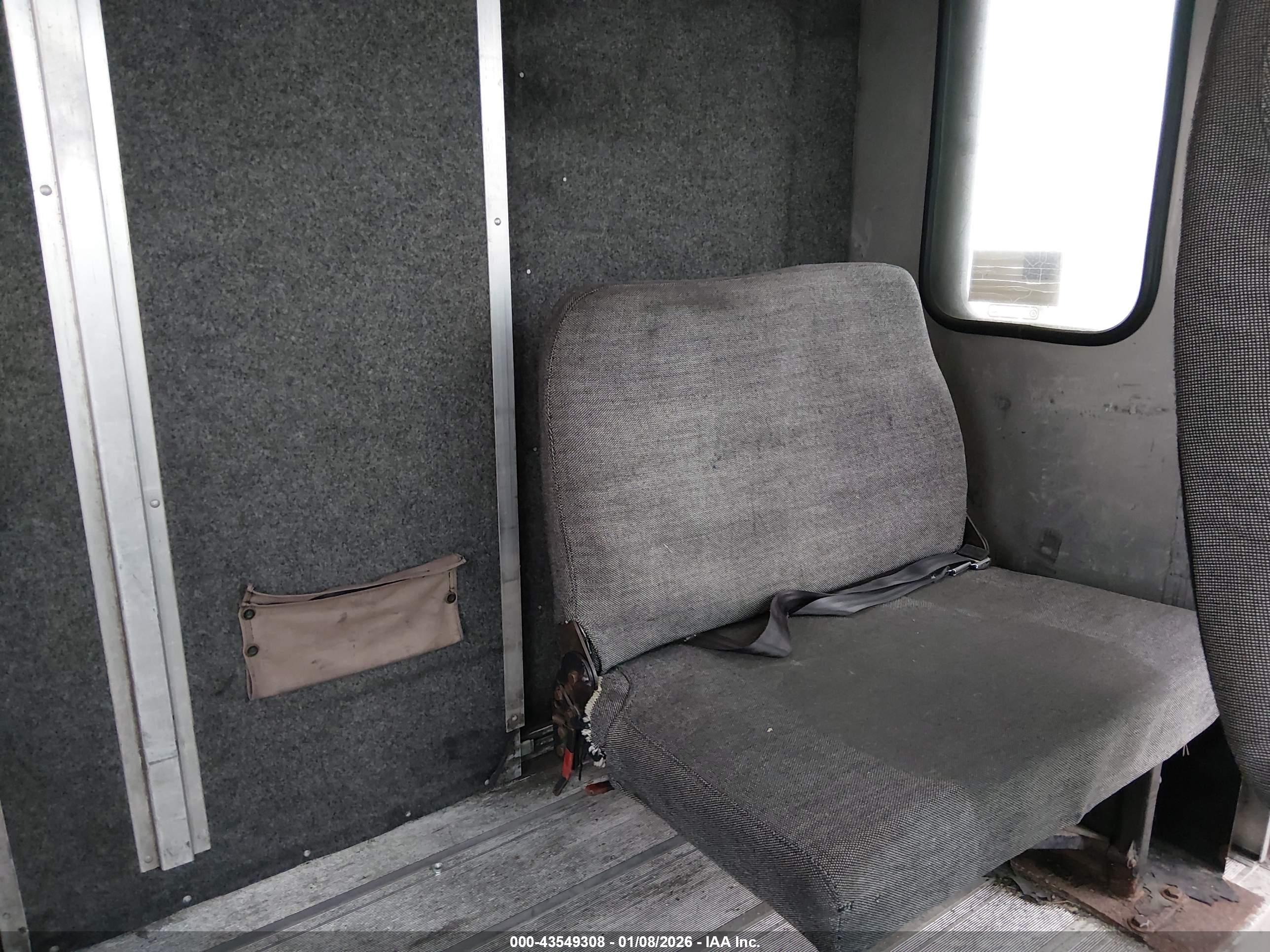 FREIGHTLINER CHASSIS image 7