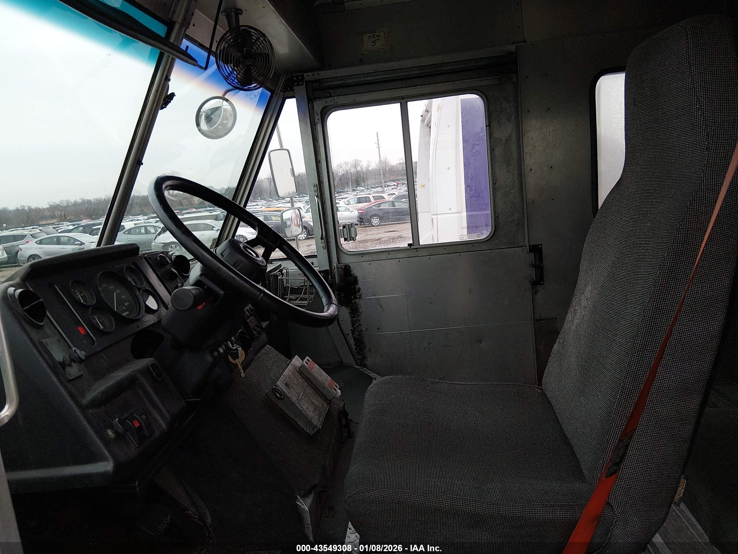 FREIGHTLINER CHASSIS image 8