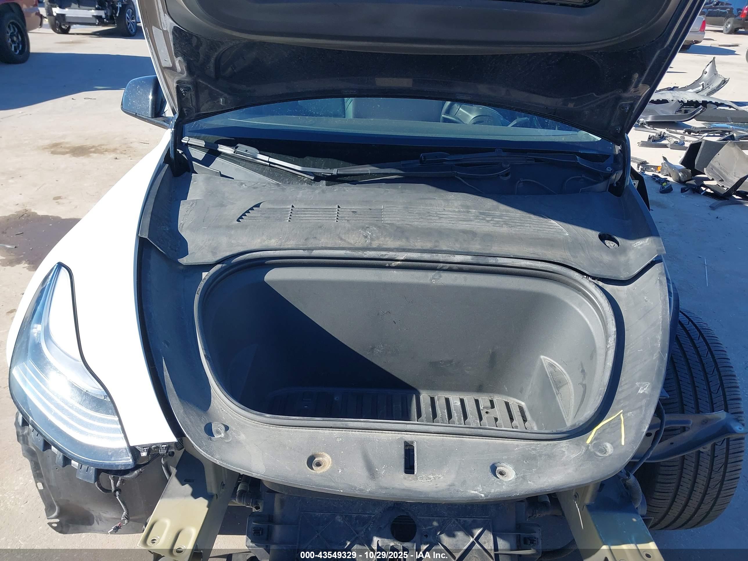 TESLA MODEL image 10