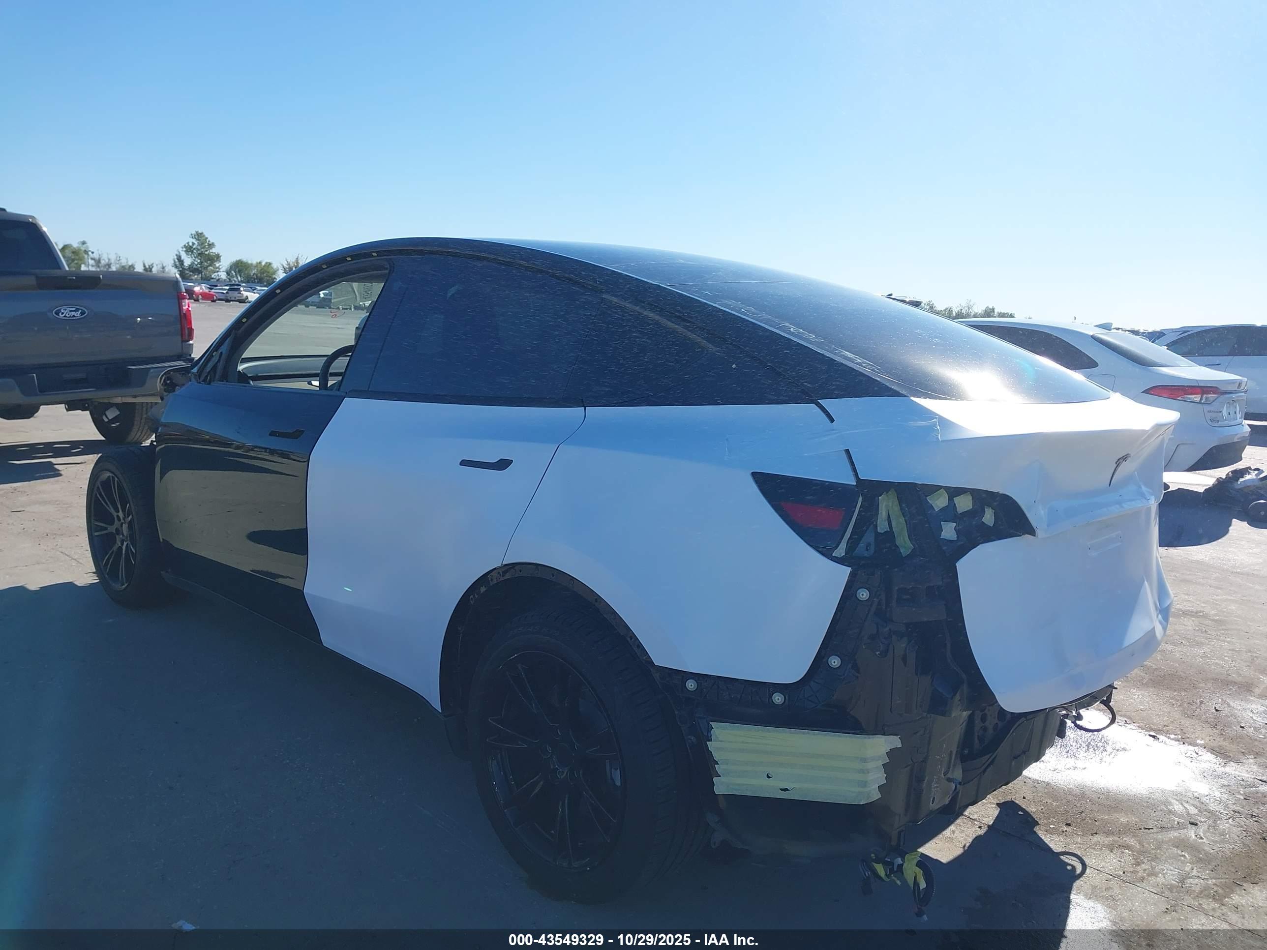 TESLA MODEL image 3