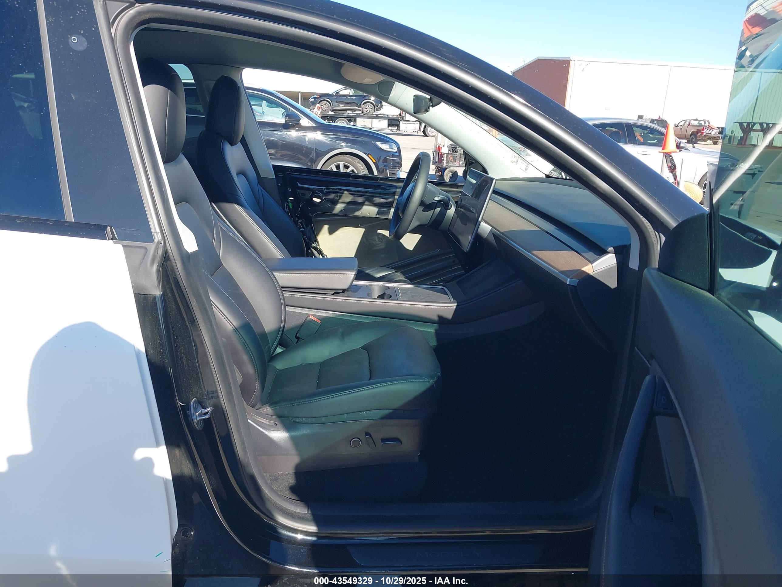 TESLA MODEL image 5