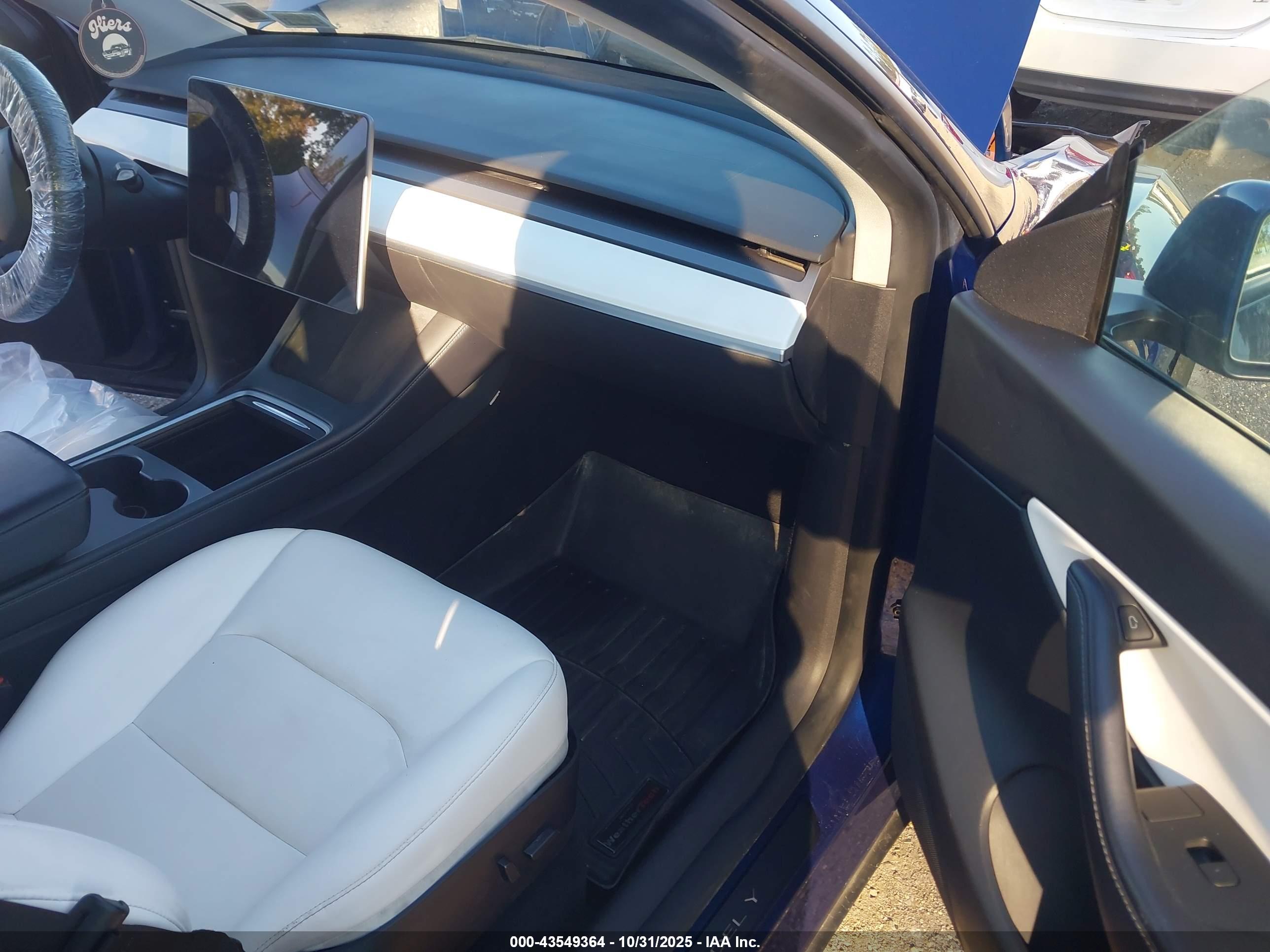 TESLA MODEL image 5
