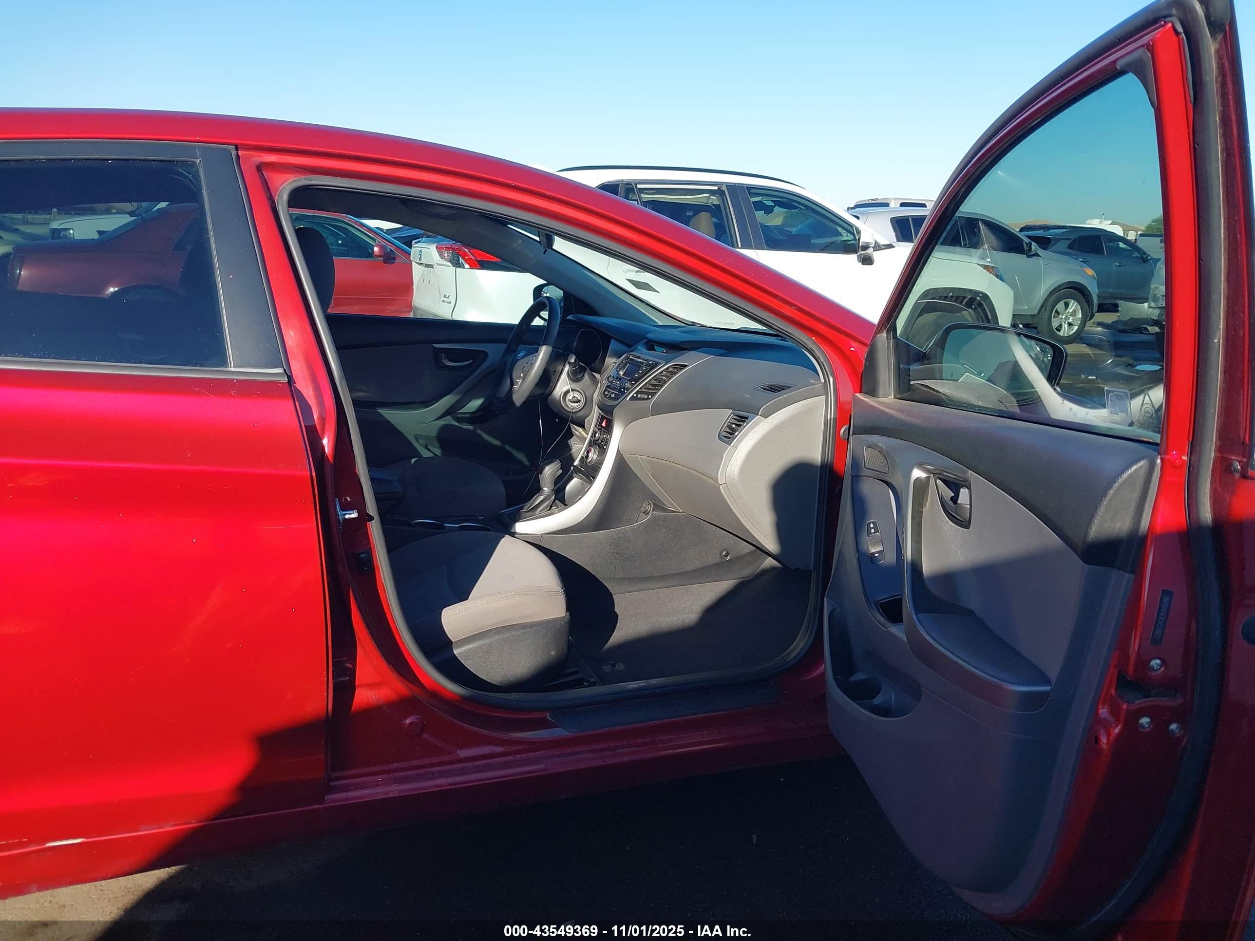 HYUNDAI ELANTRA image 5