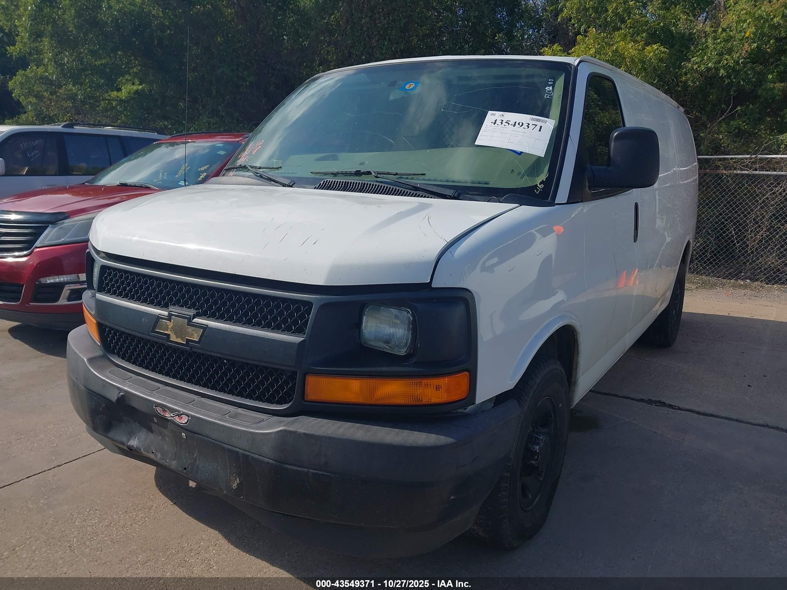 CHEVROLET EXPRESS image 2
