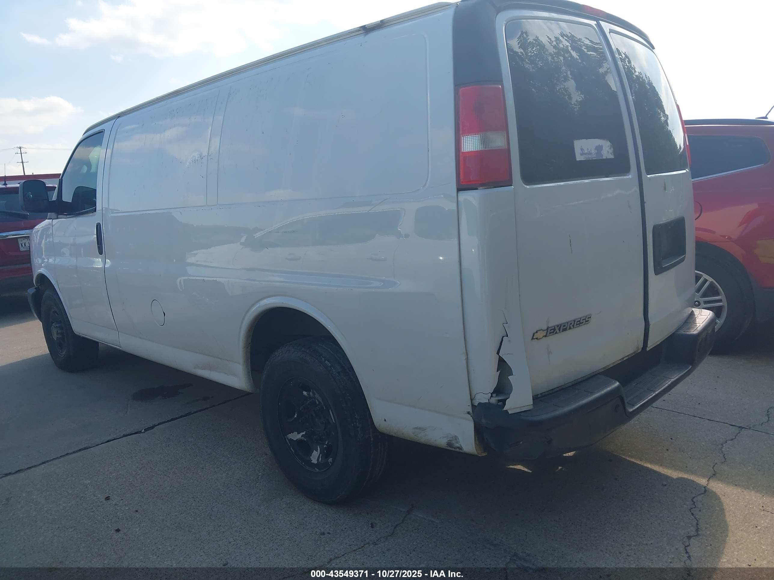 CHEVROLET EXPRESS image 3