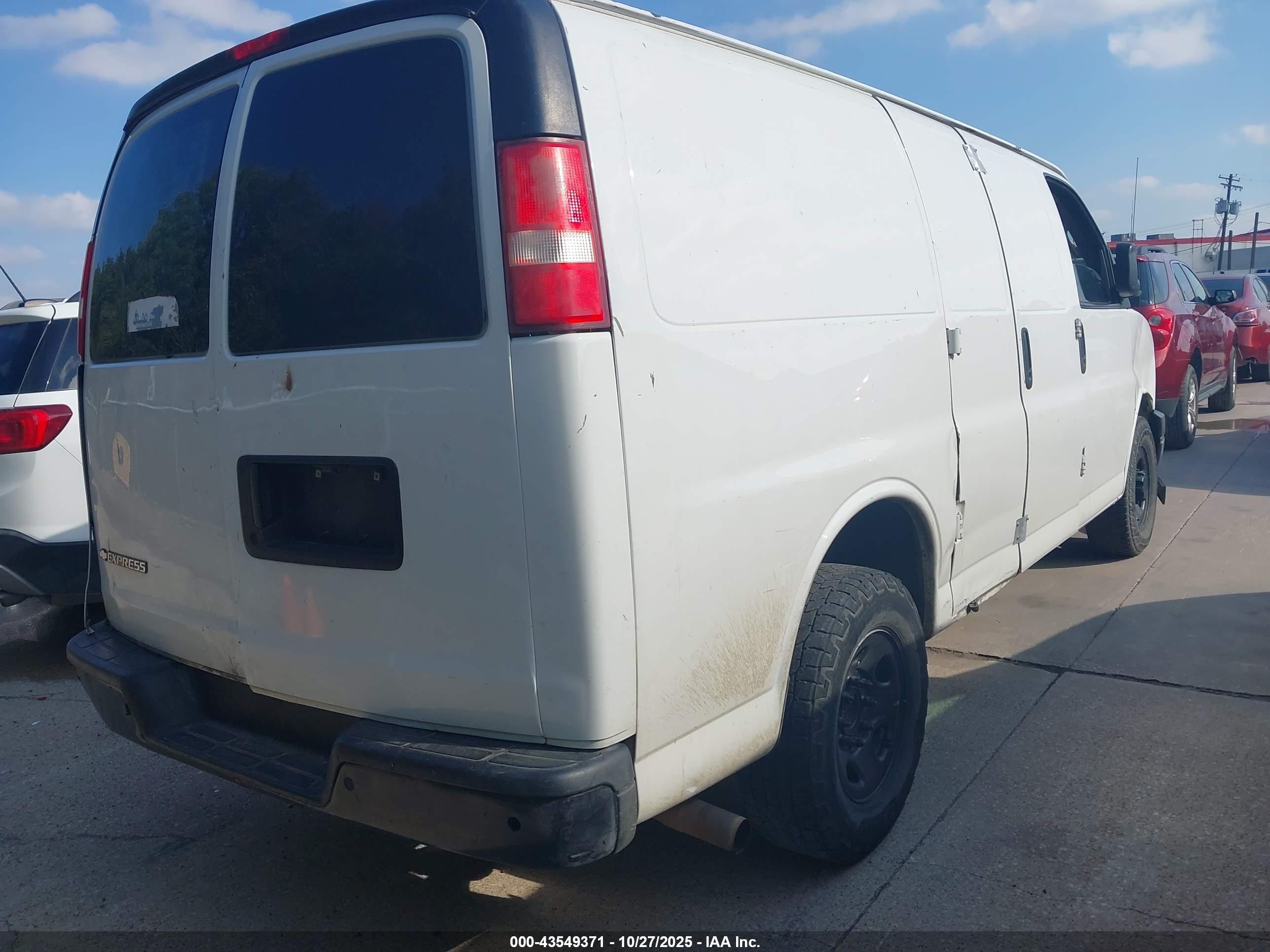 CHEVROLET EXPRESS image 4