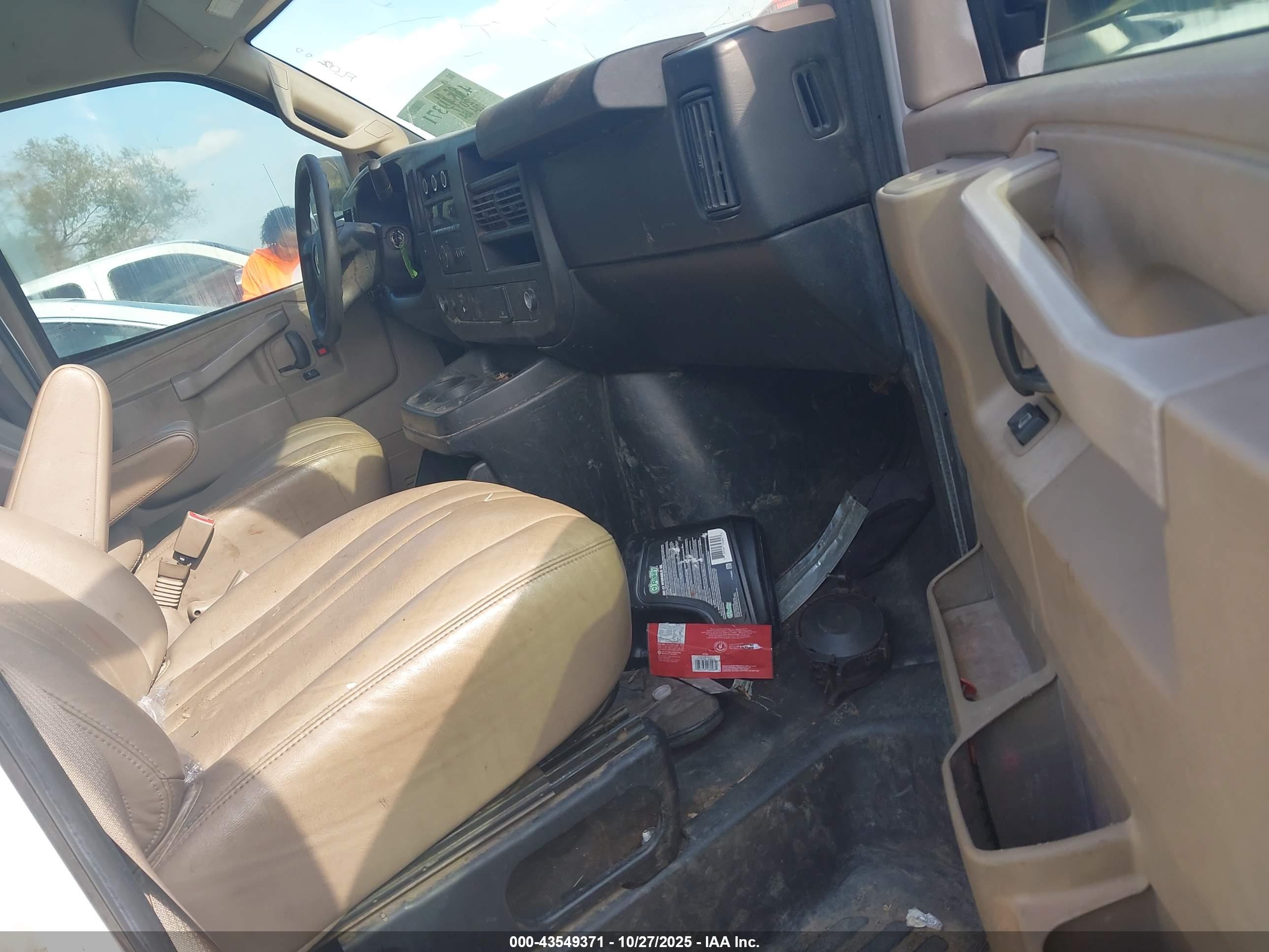 CHEVROLET EXPRESS image 5