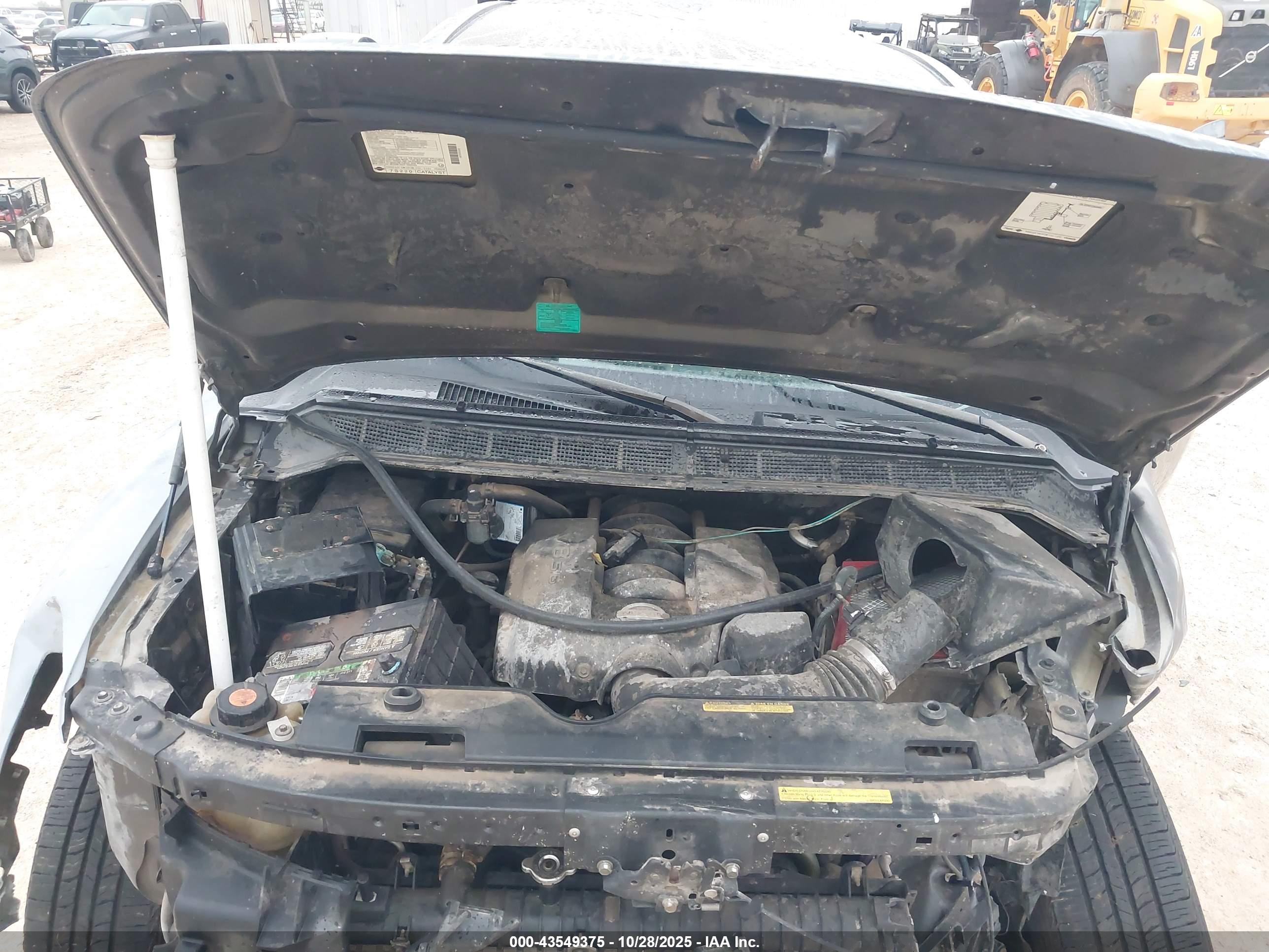 NISSAN TITAN image 10