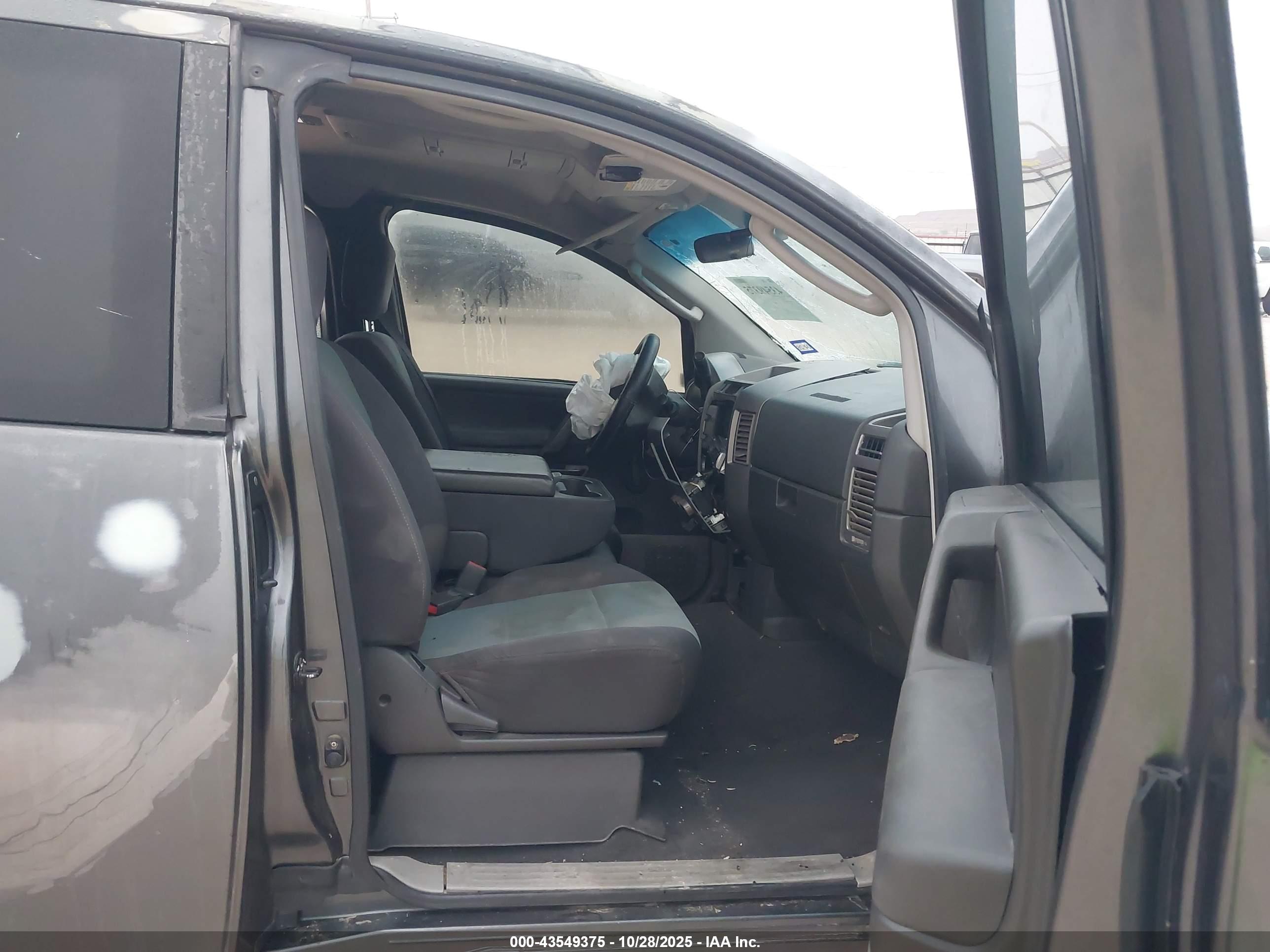 NISSAN TITAN image 5