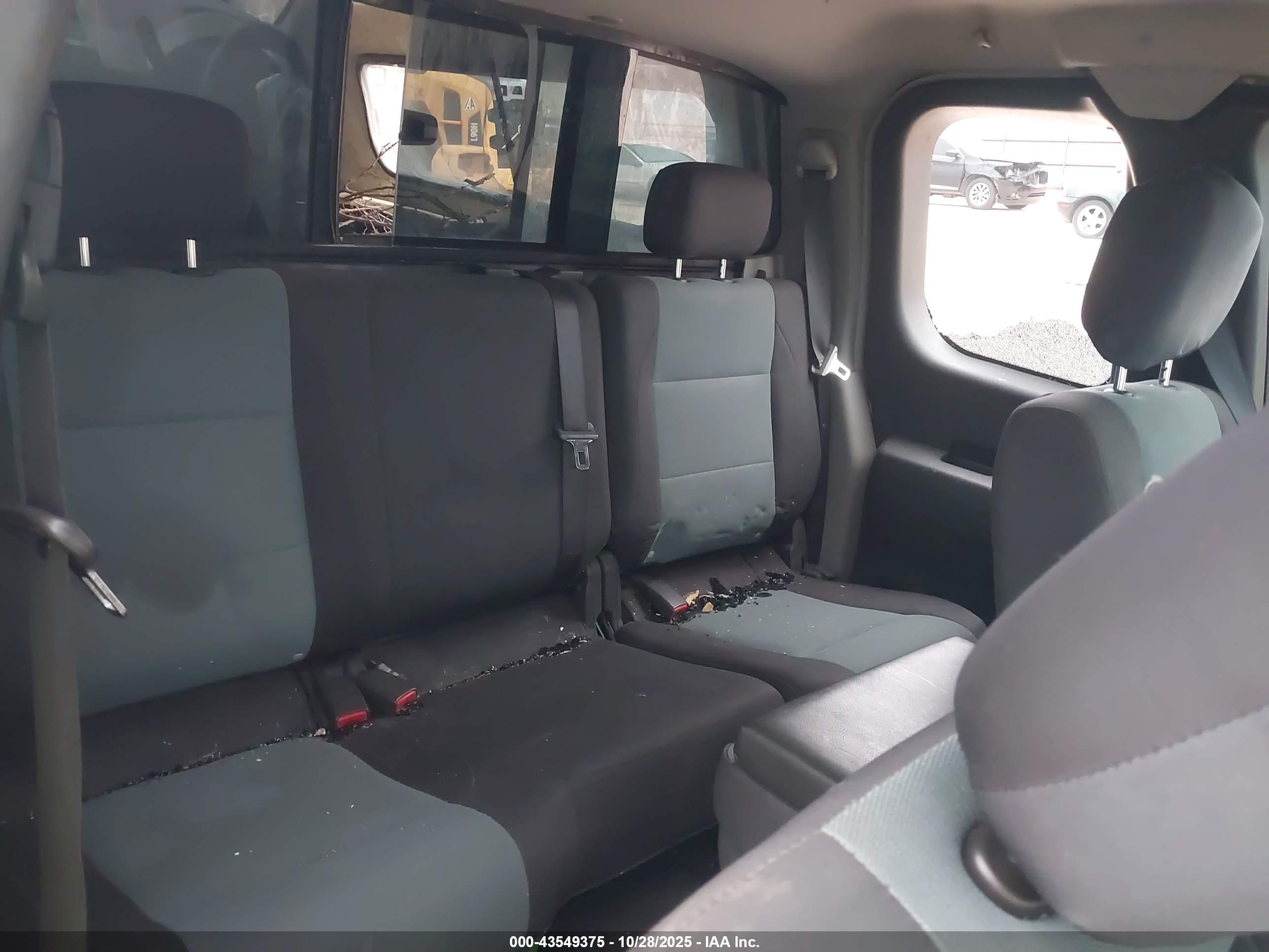 NISSAN TITAN image 8