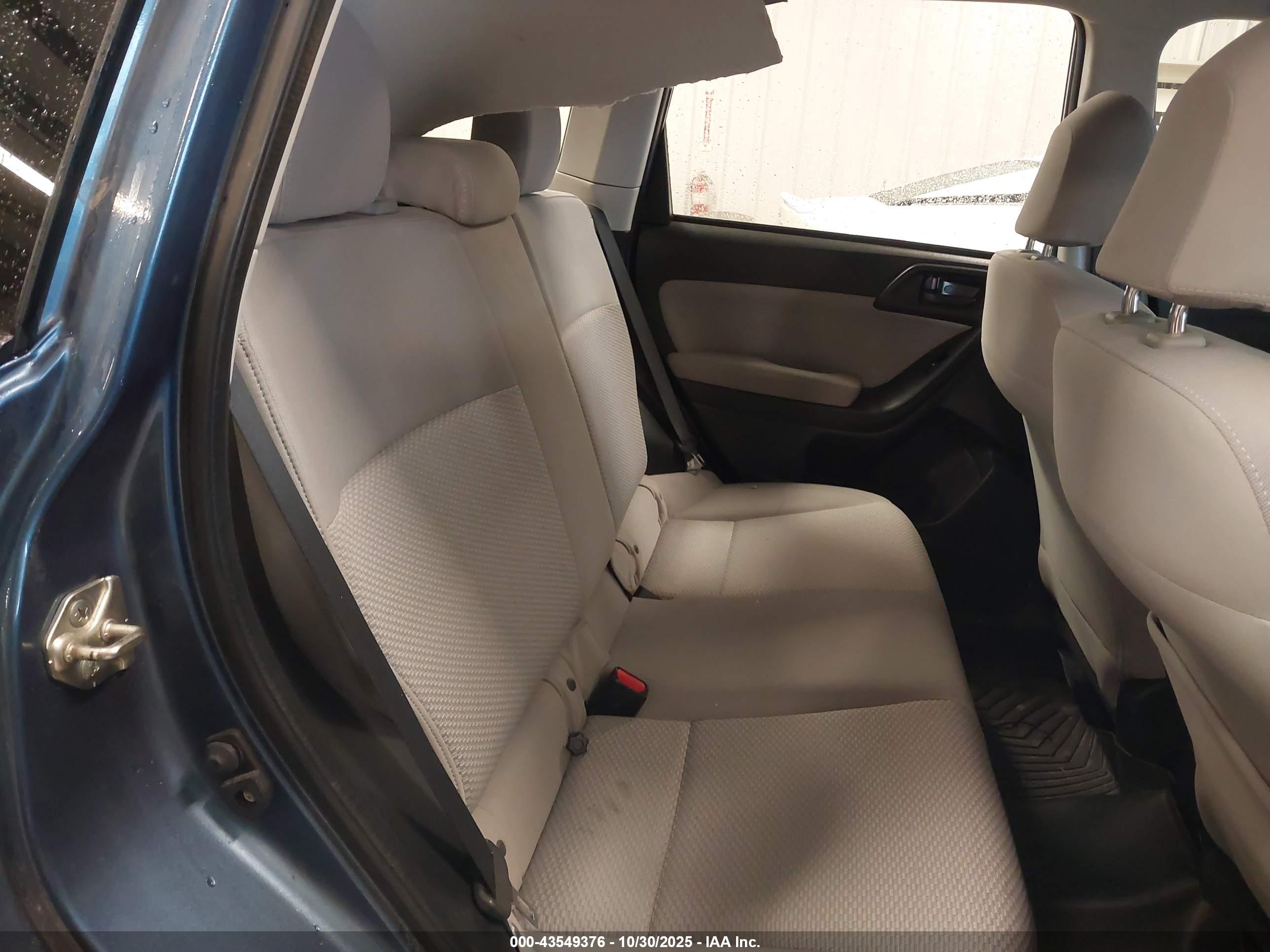 SUBARU FORESTER image 8