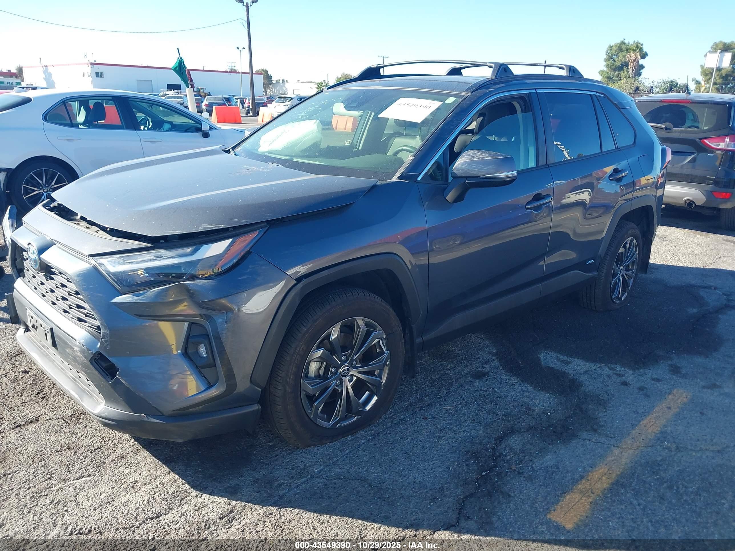 TOYOTA RAV4 image 2