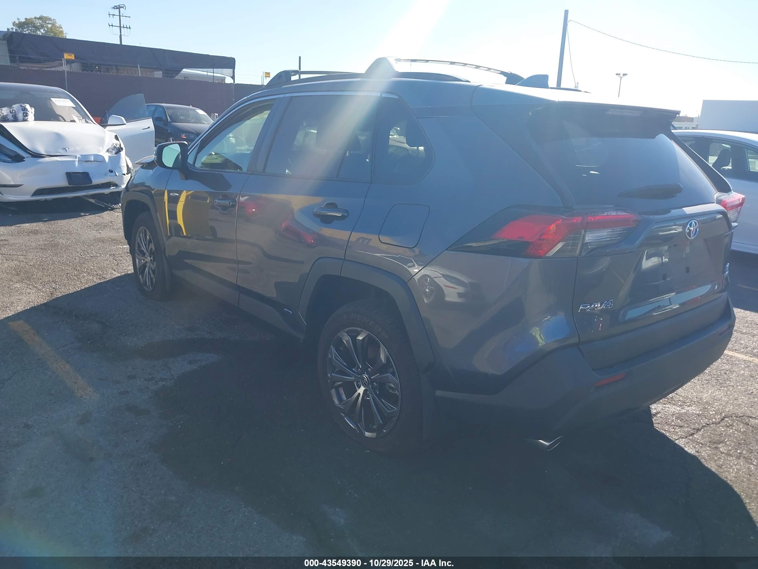 TOYOTA RAV4 image 3