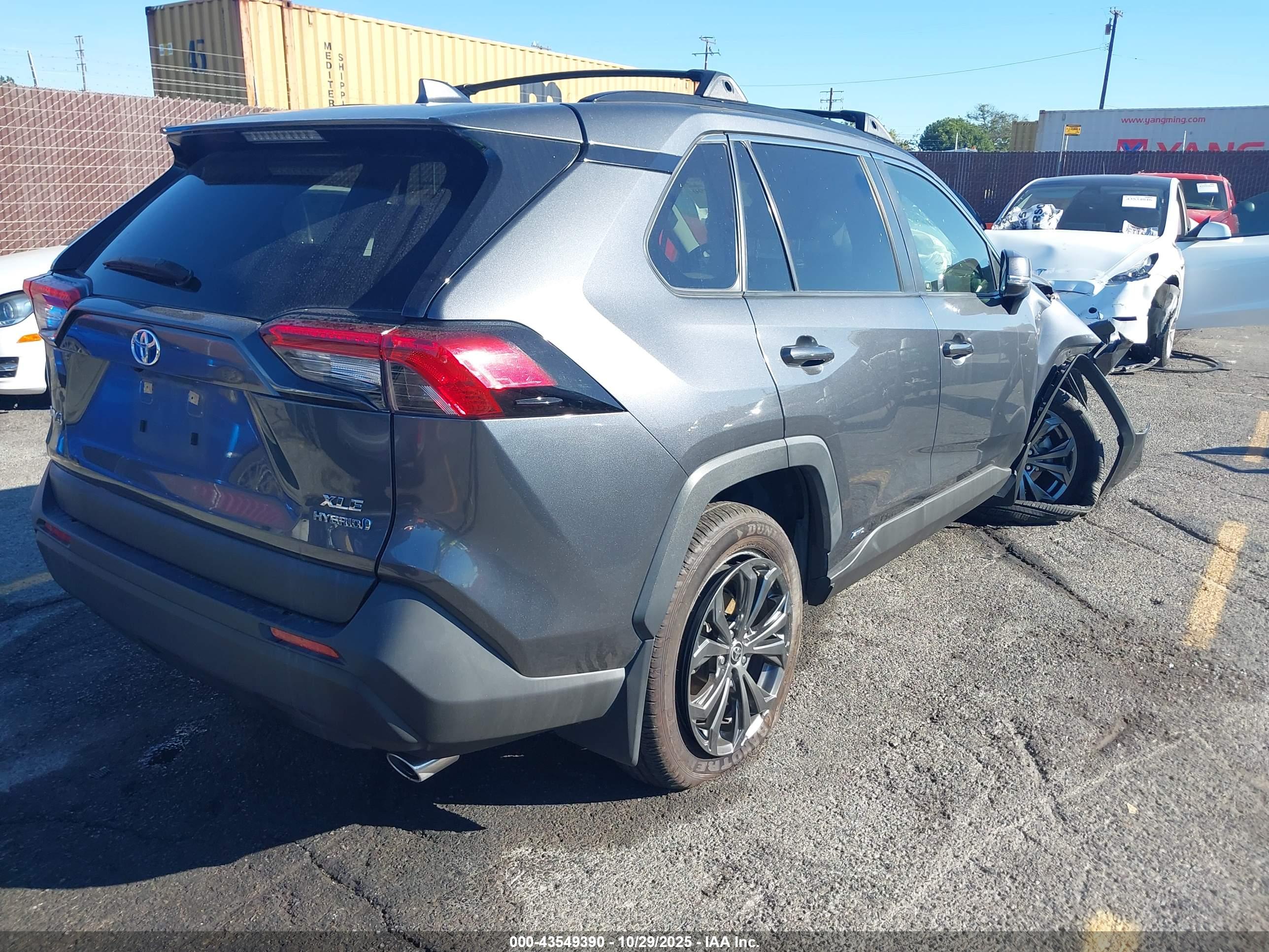 TOYOTA RAV4 image 4