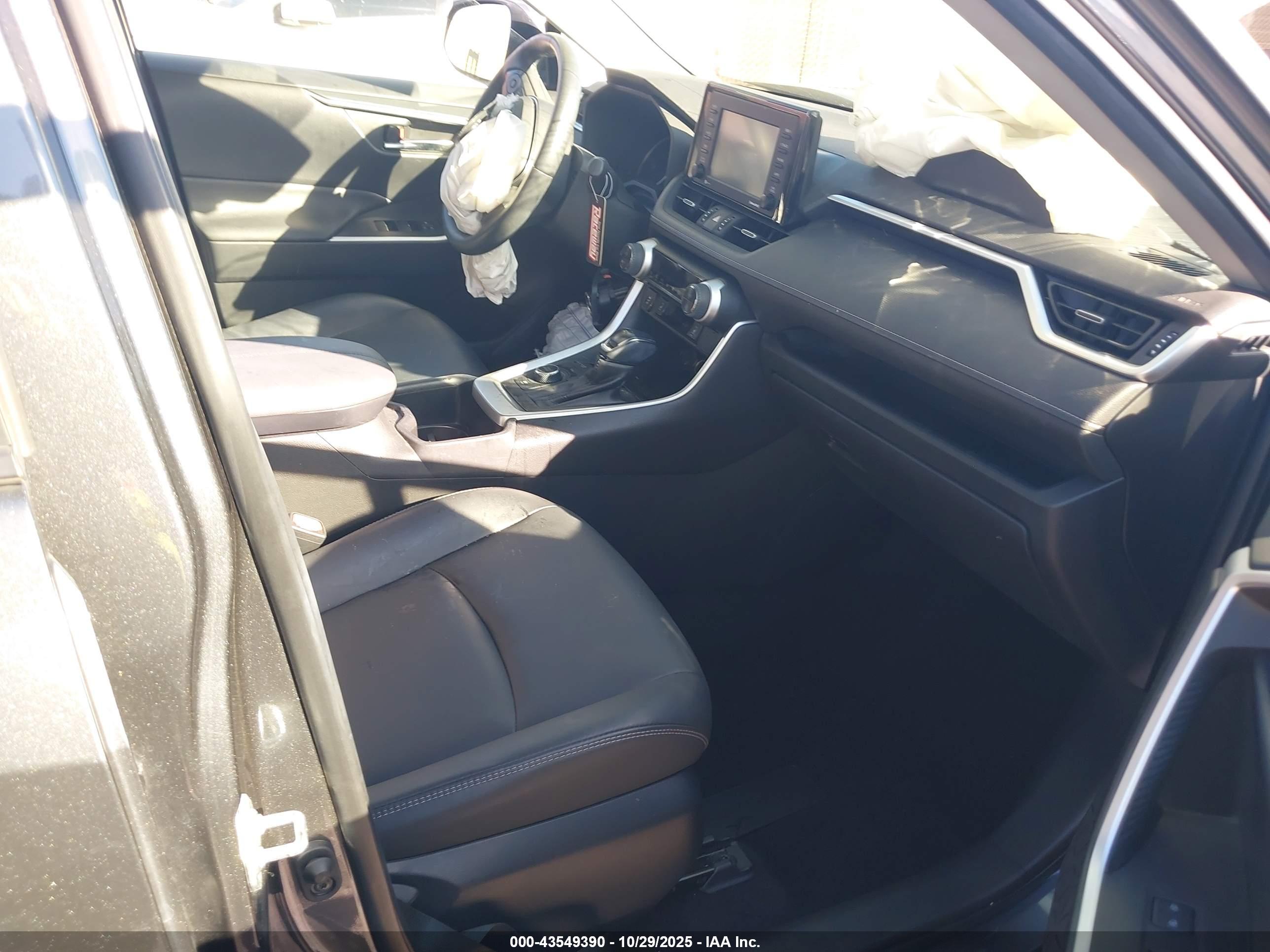 TOYOTA RAV4 image 5