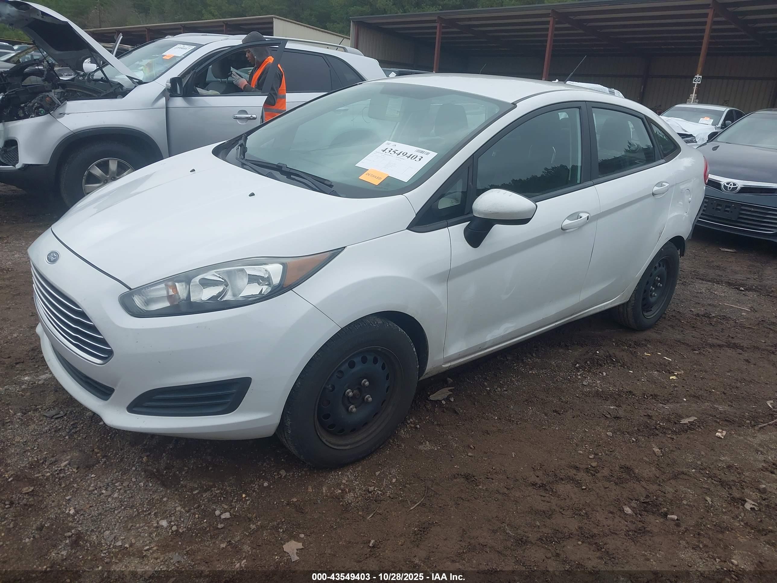 FORD FIESTA image 2