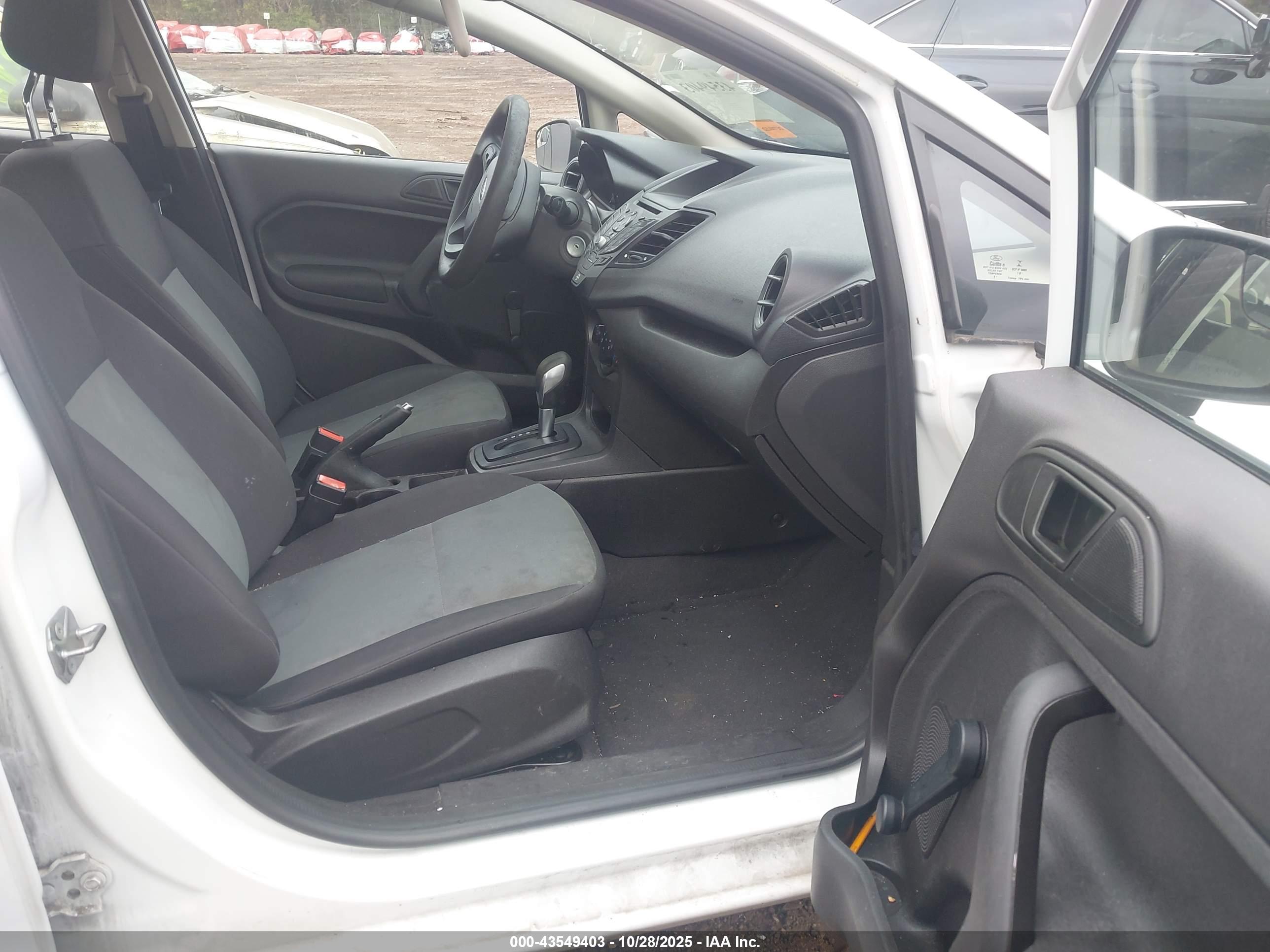 FORD FIESTA image 5