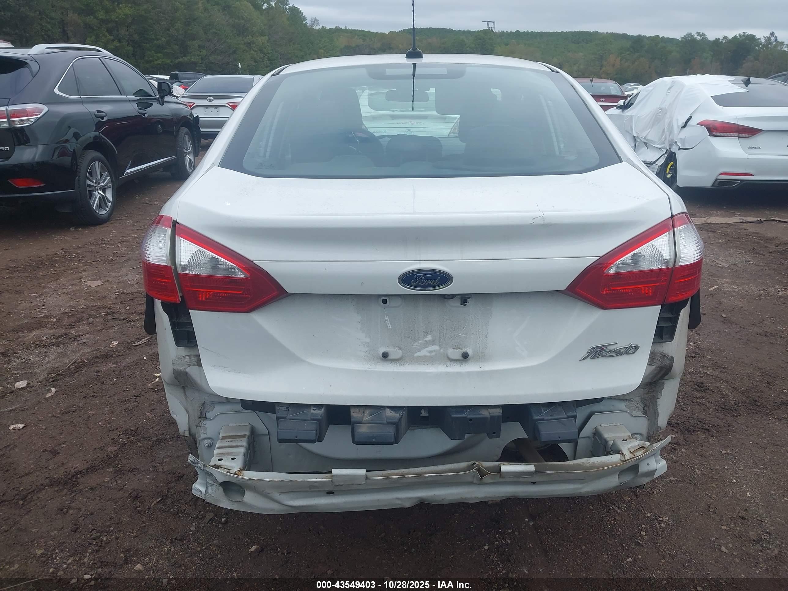FORD FIESTA image 6