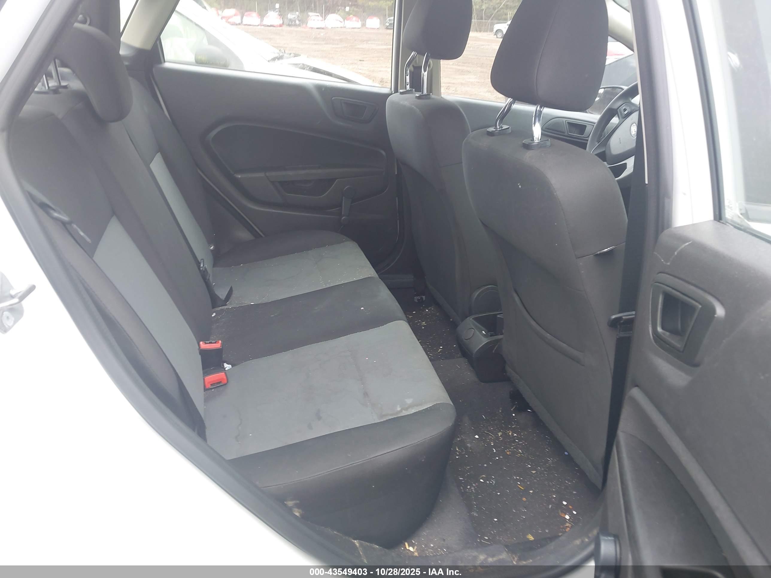 FORD FIESTA image 8