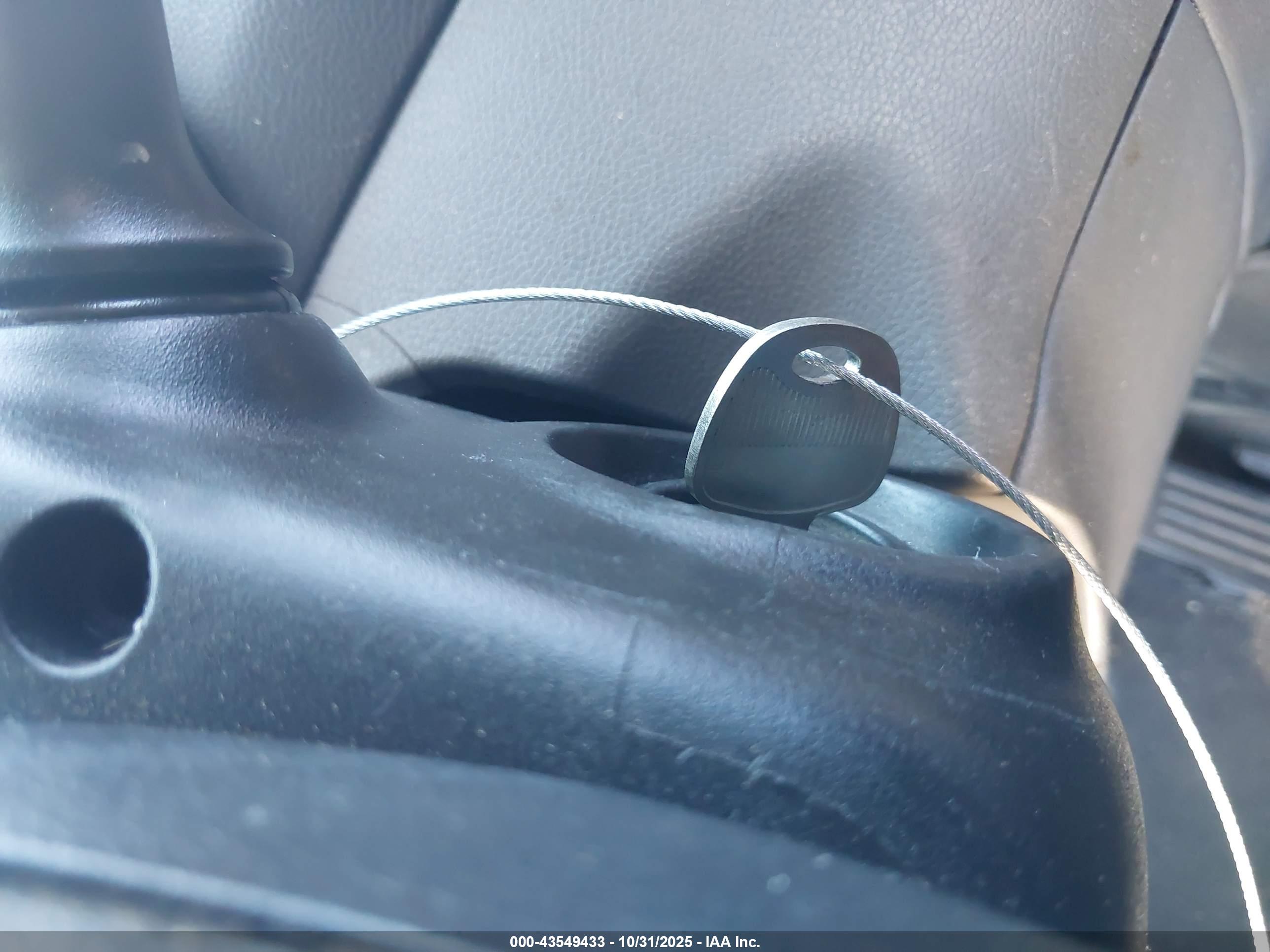 HYUNDAI ELANTRA image 11
