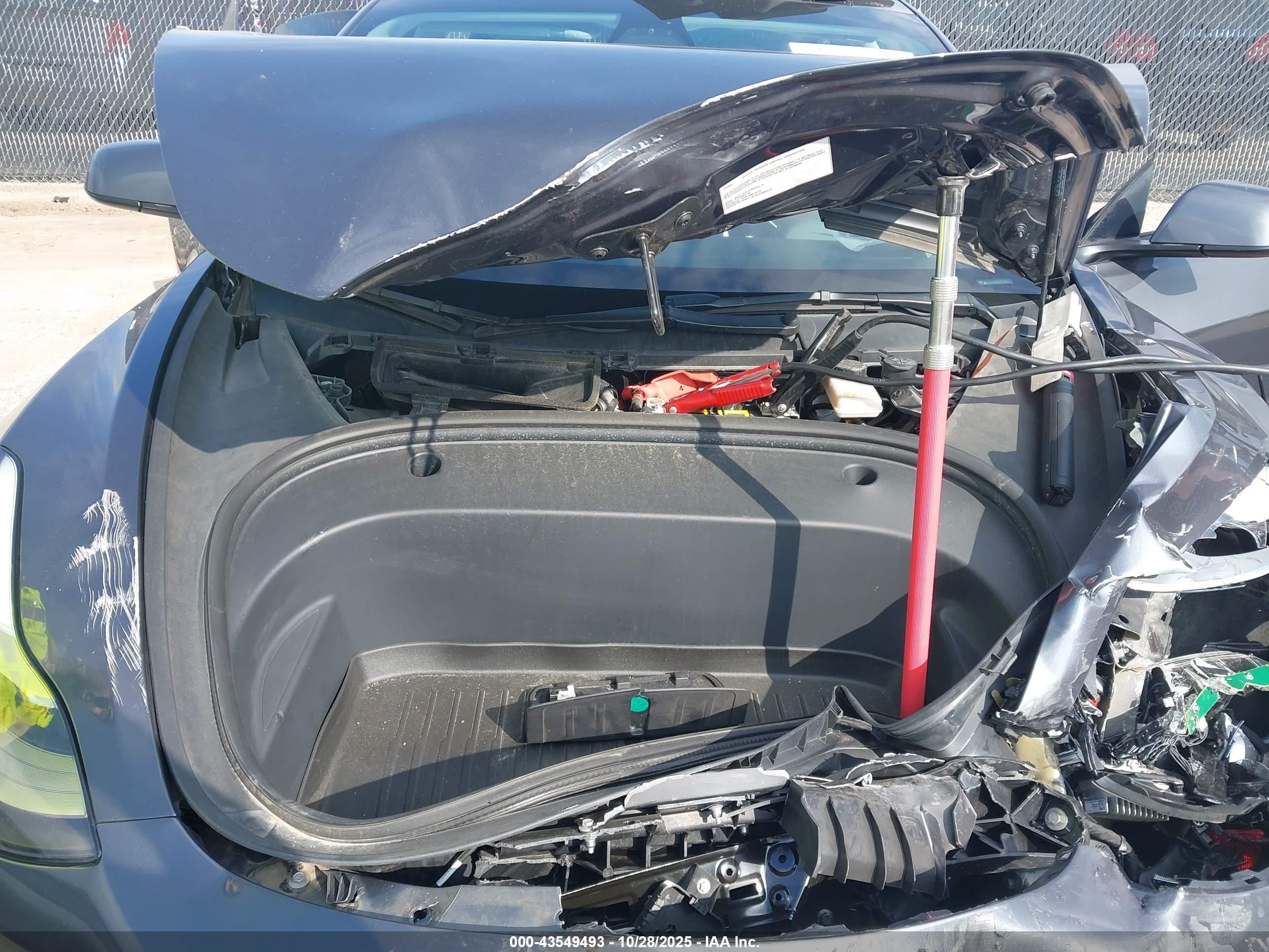 TESLA MODEL image 10