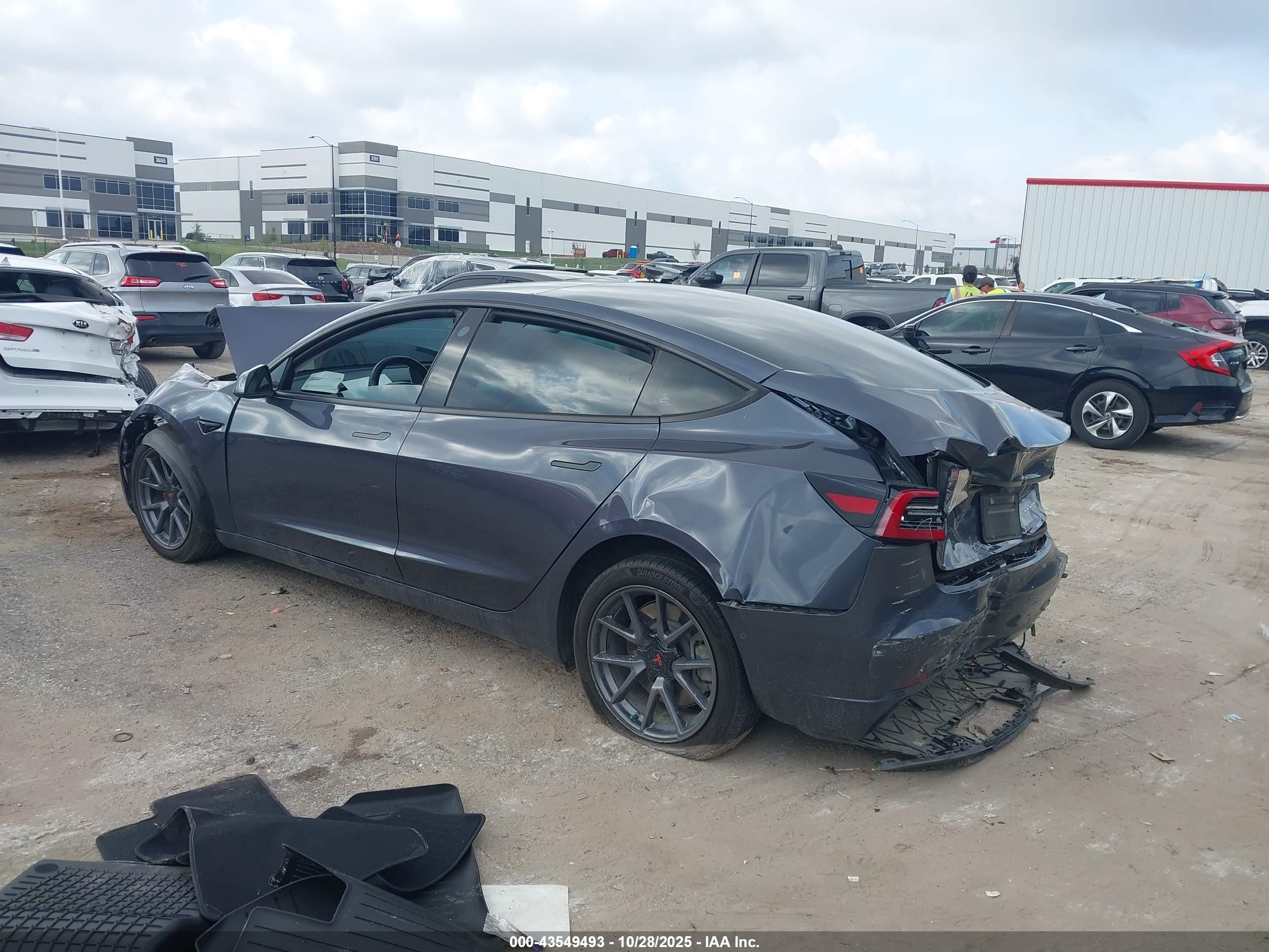 TESLA MODEL image 3