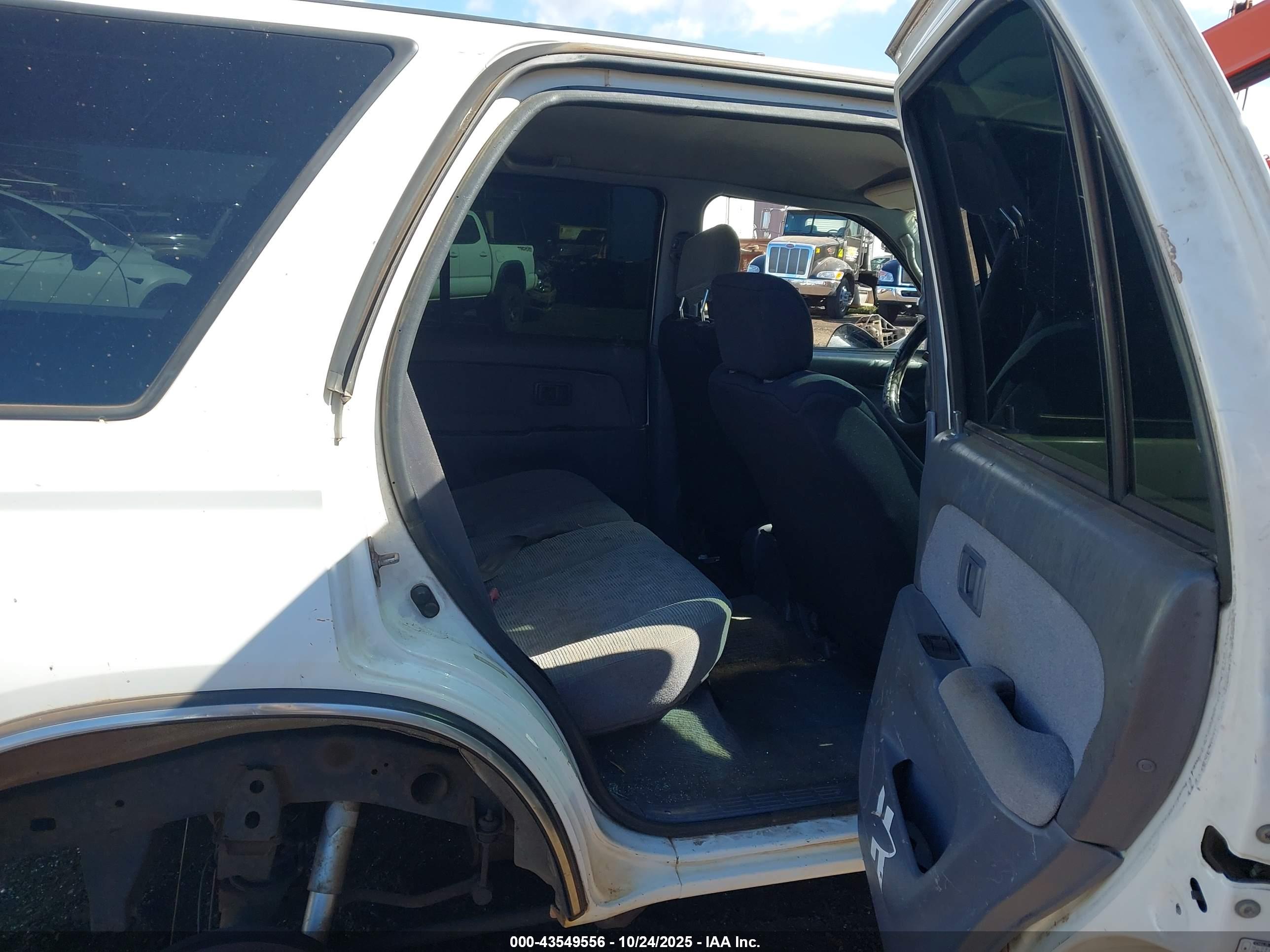 TOYOTA 4RUNNER image 8