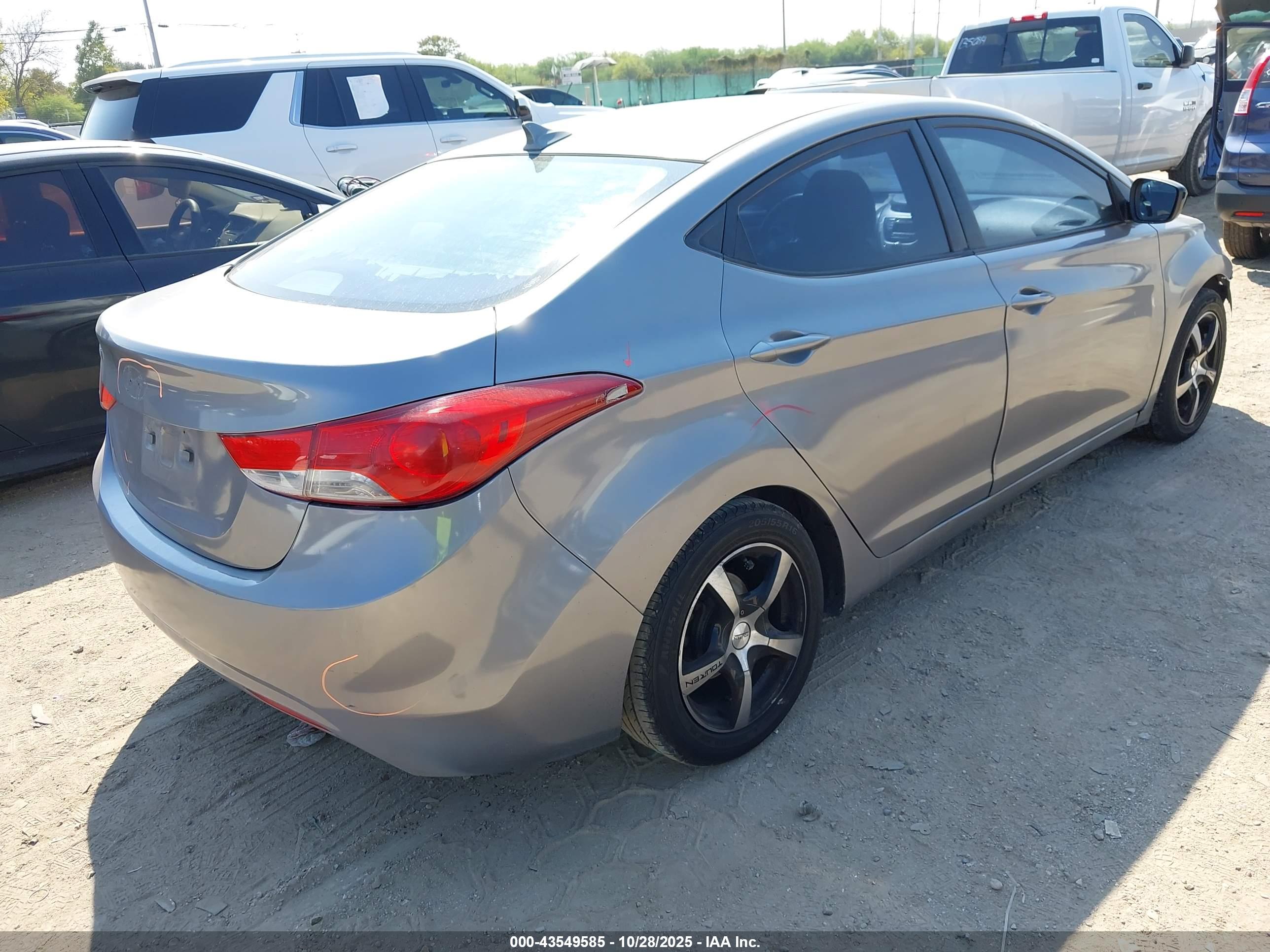HYUNDAI ELANTRA image 4