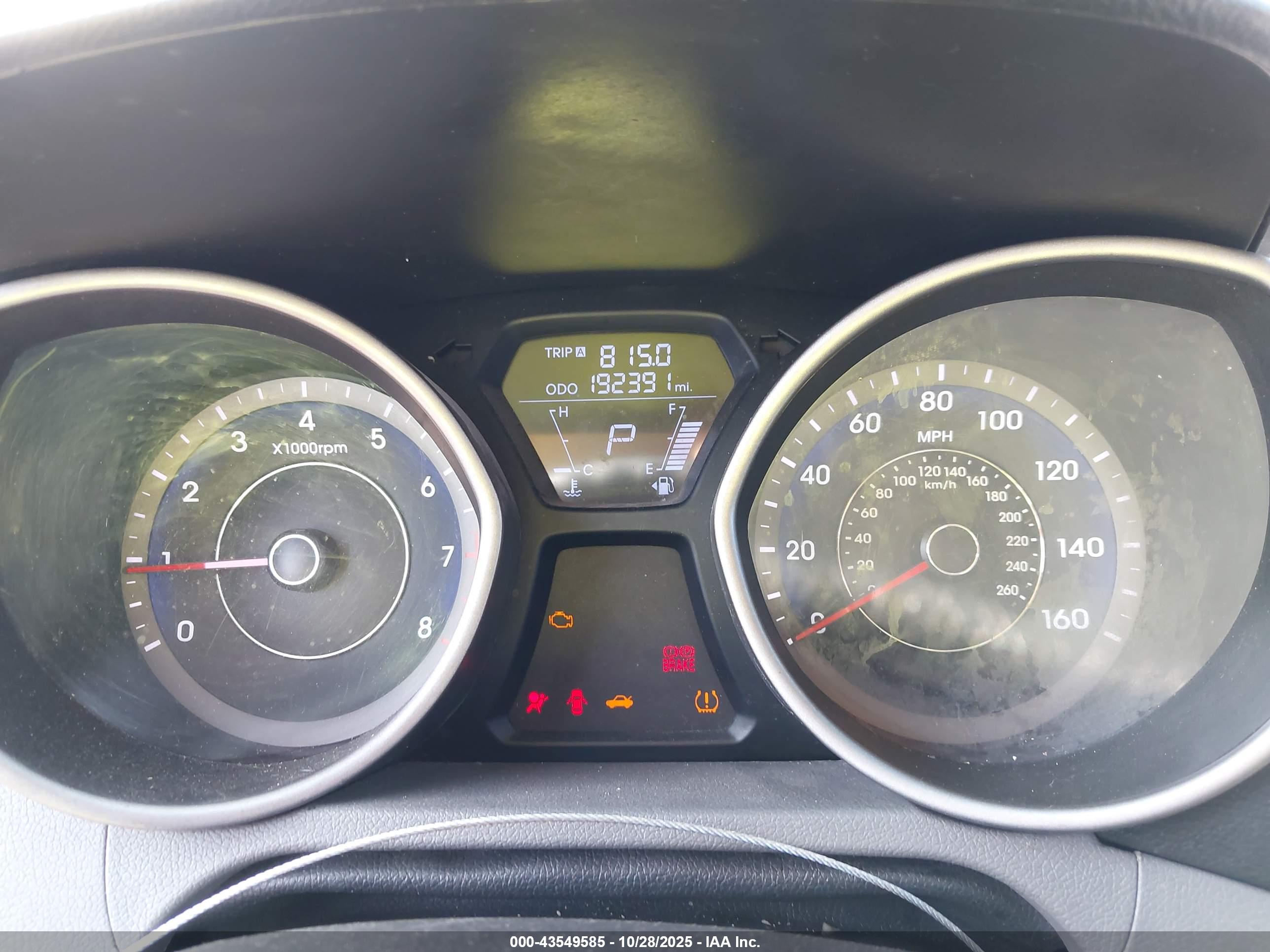 HYUNDAI ELANTRA image 7