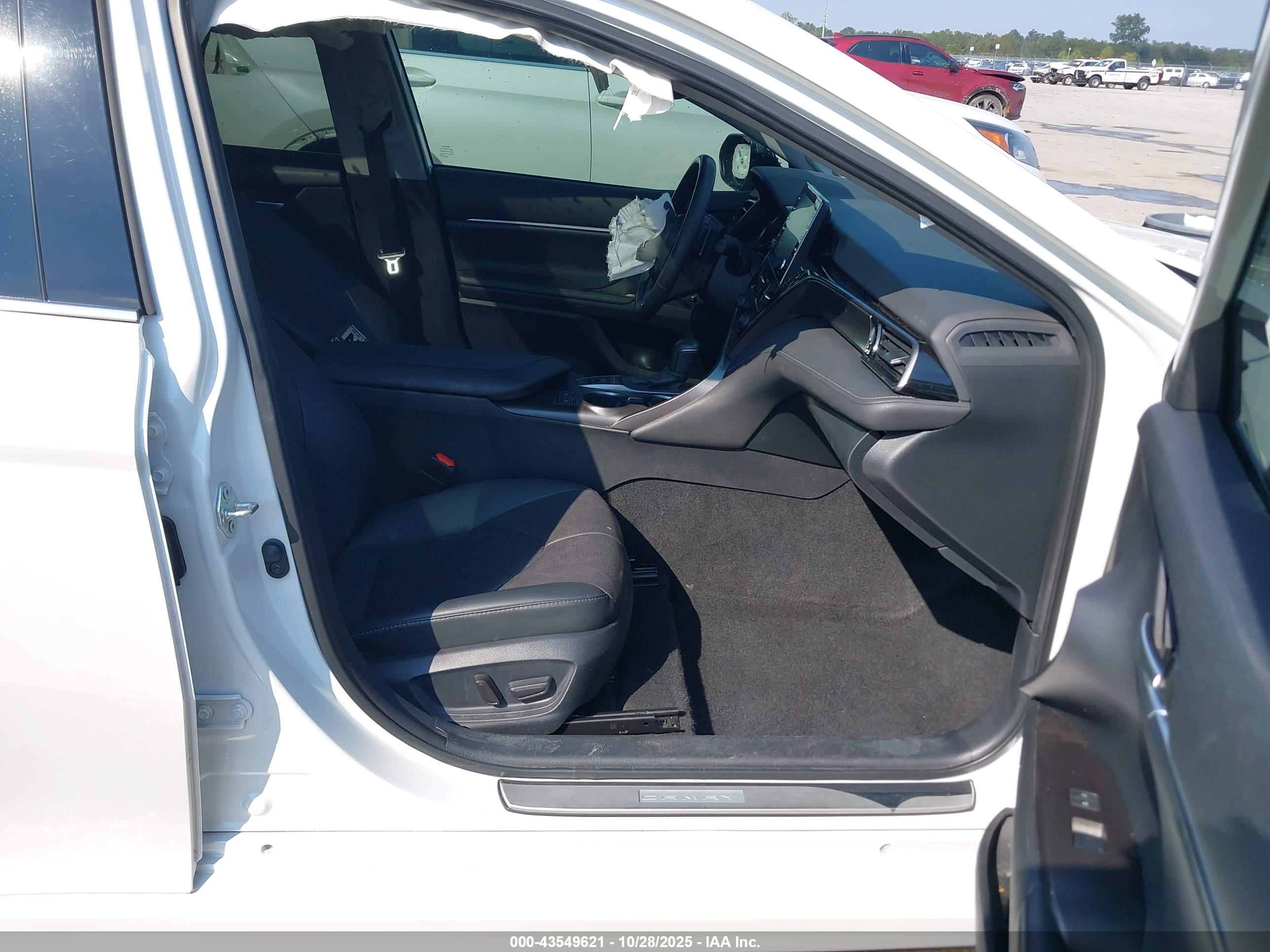 TOYOTA CAMRY image 5