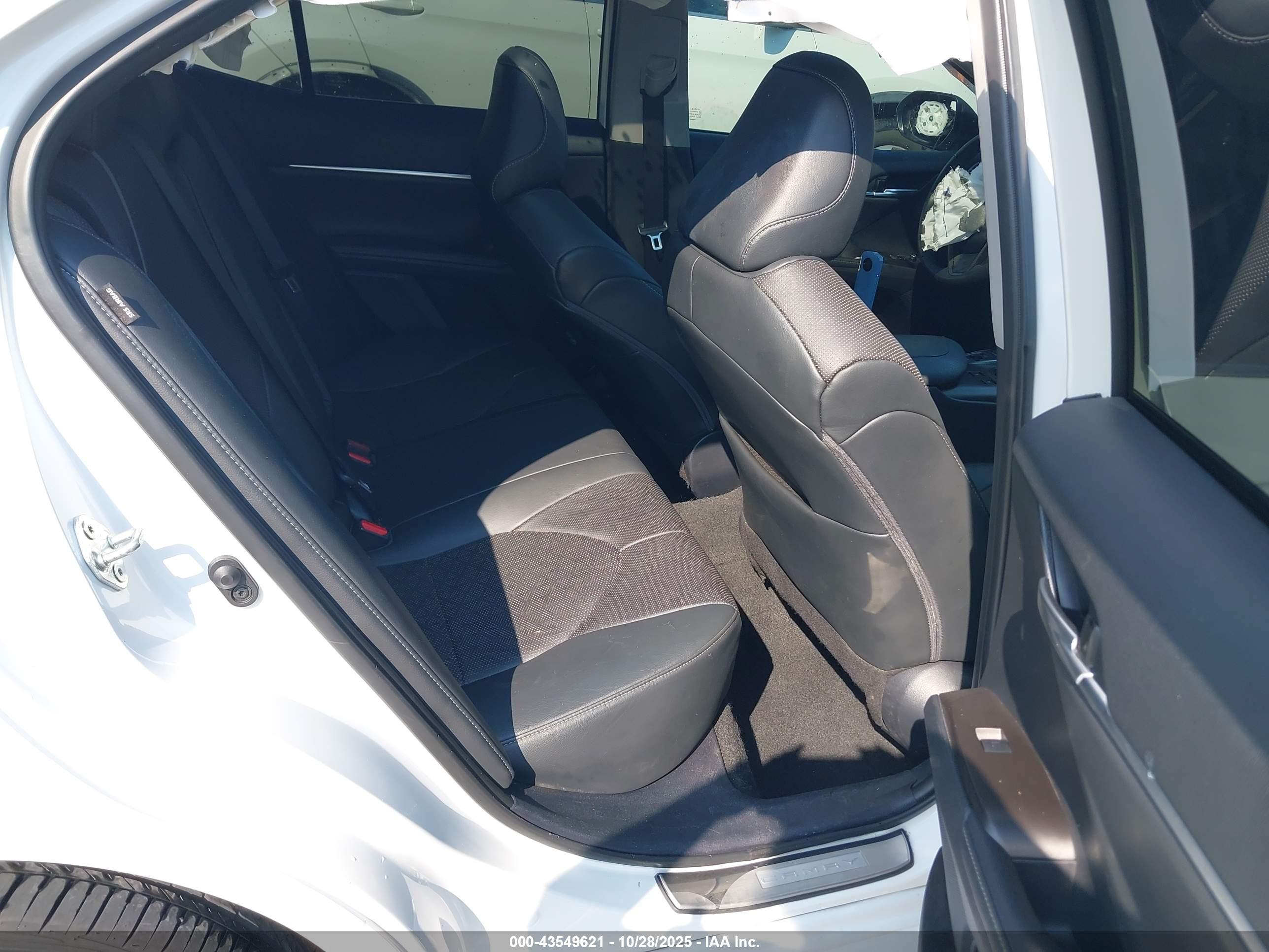 TOYOTA CAMRY image 8
