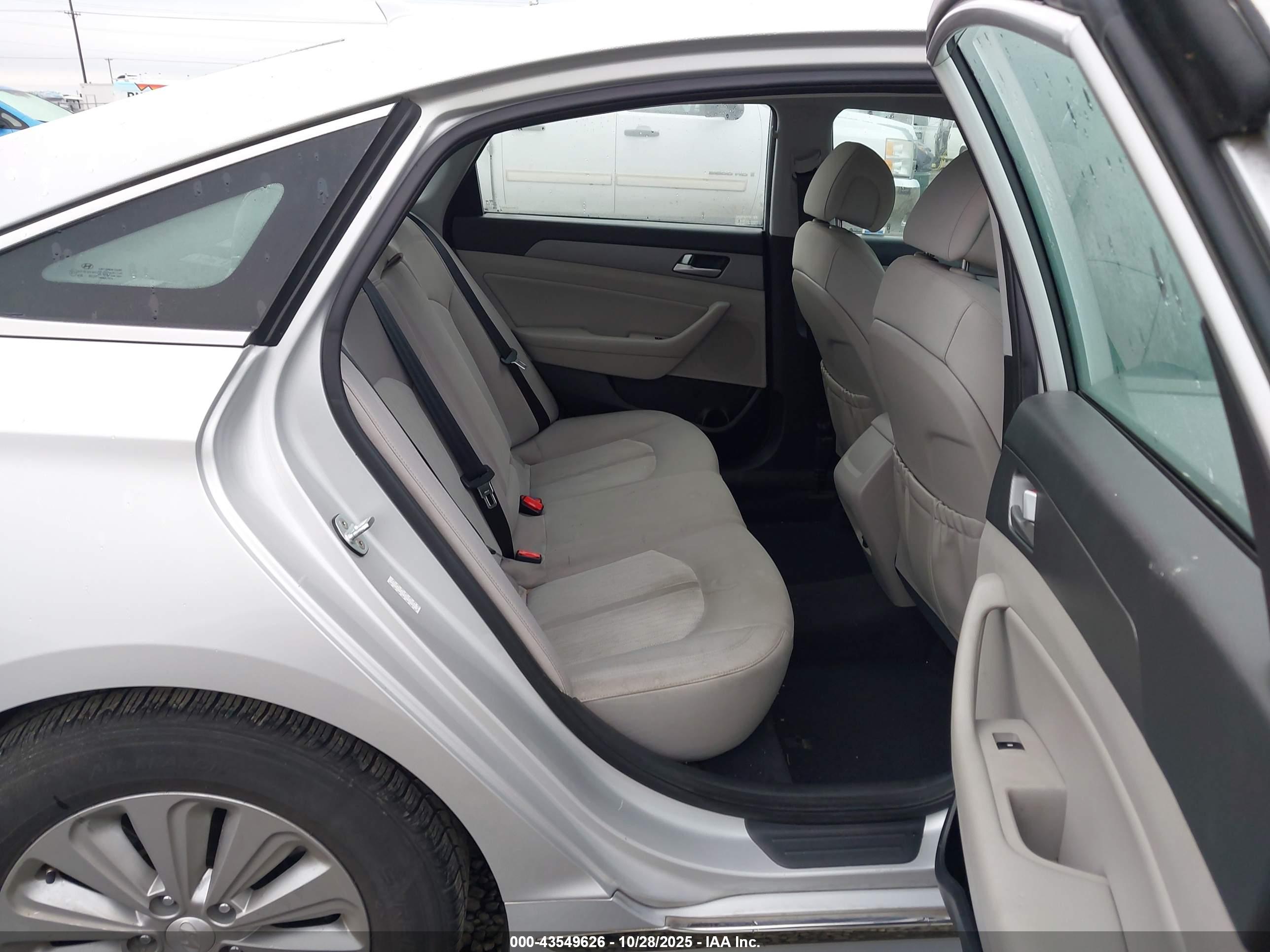 HYUNDAI SONATA image 8