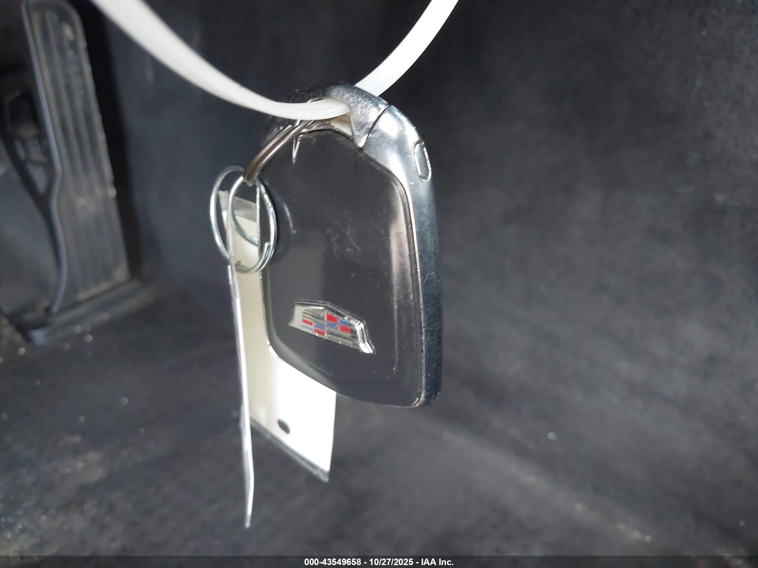 CADILLAC CTS image 11
