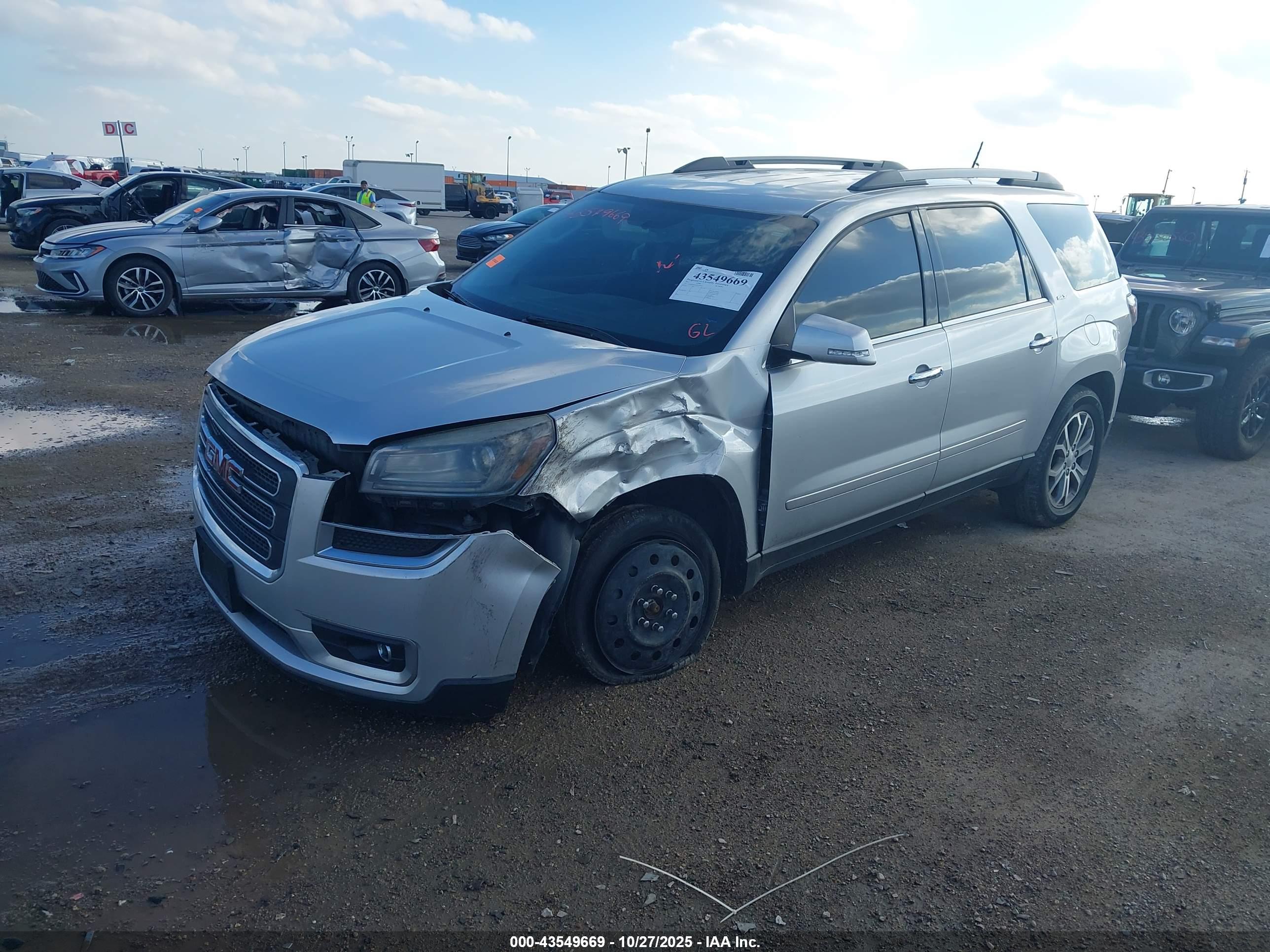GMC ACADIA image 2