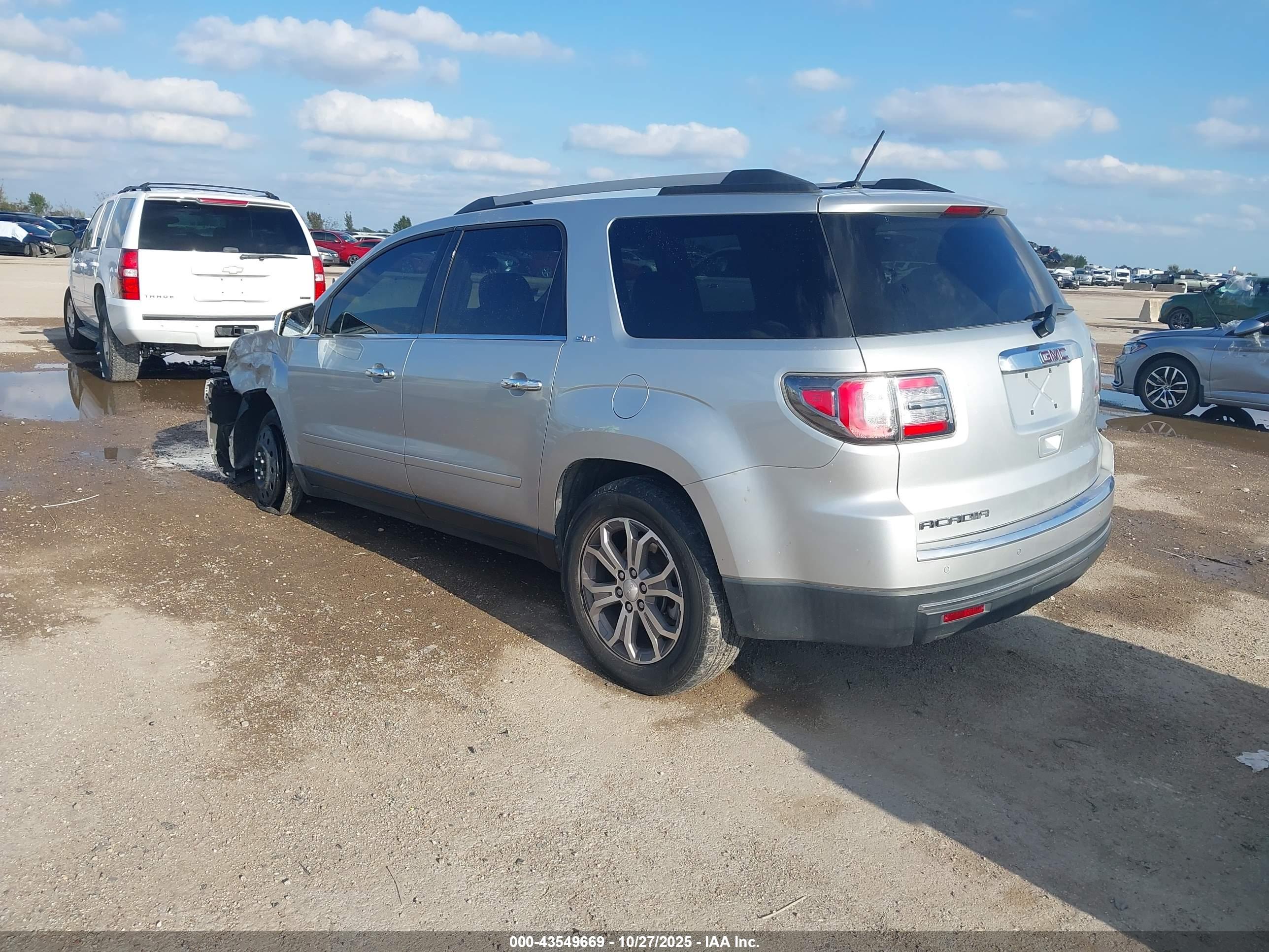 GMC ACADIA image 3