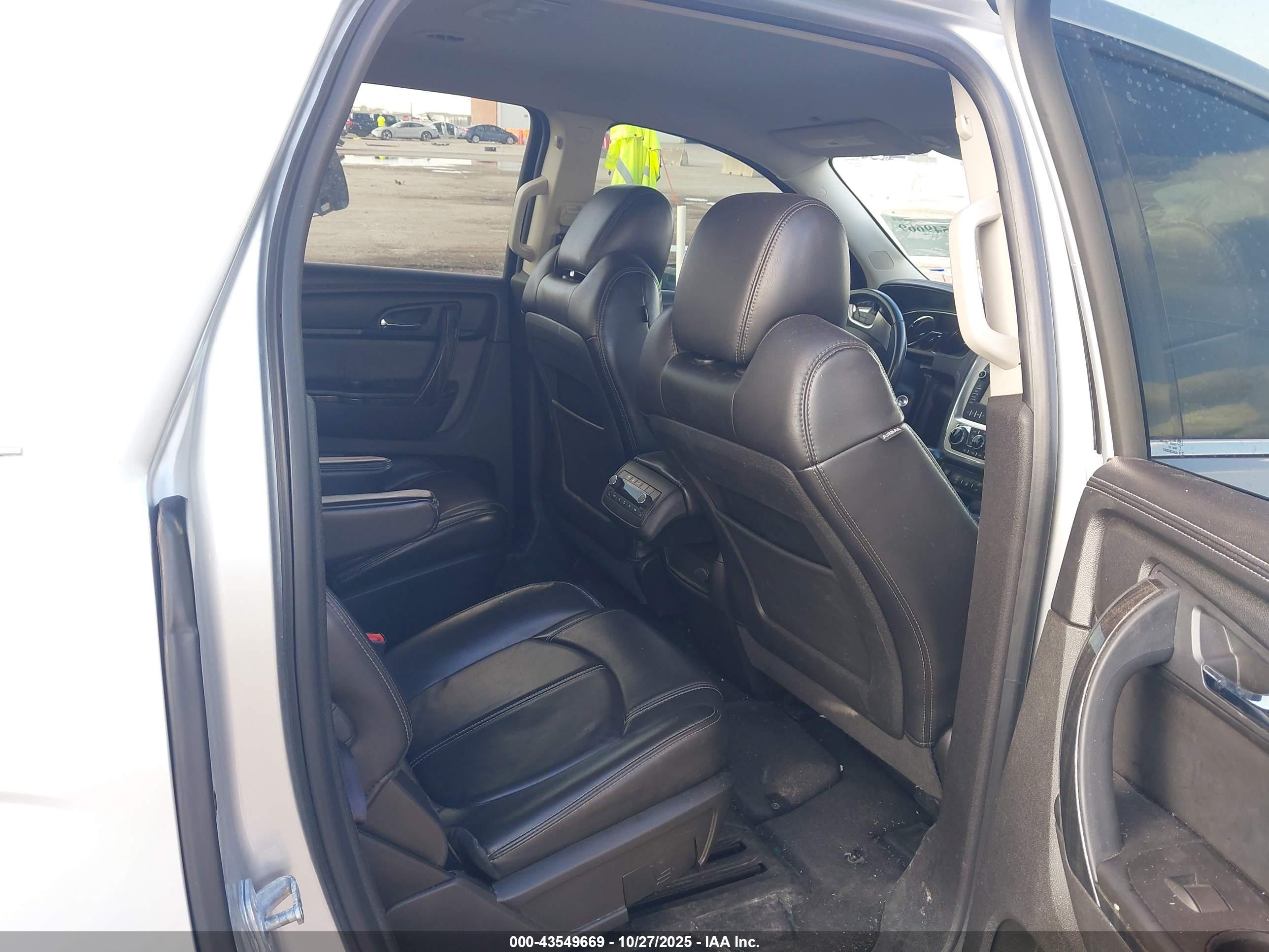 GMC ACADIA image 8