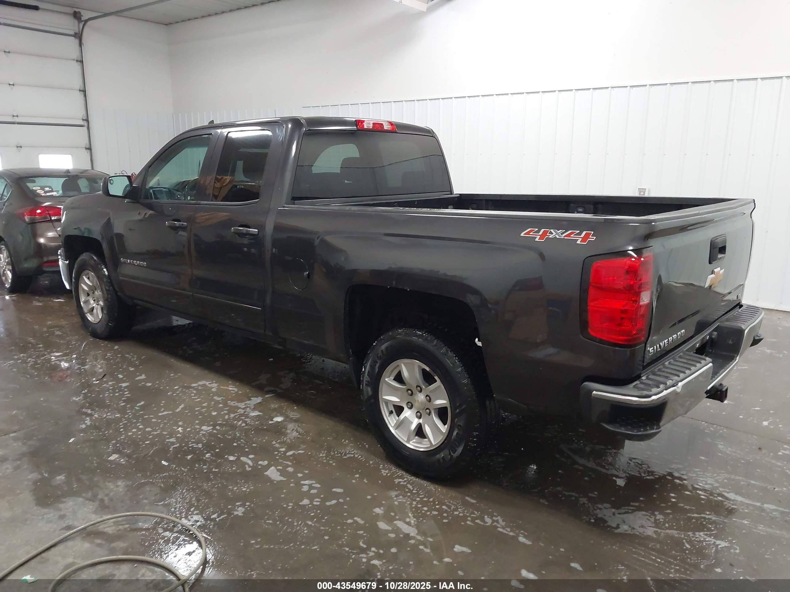 CHEVROLET SILVERADO image 3