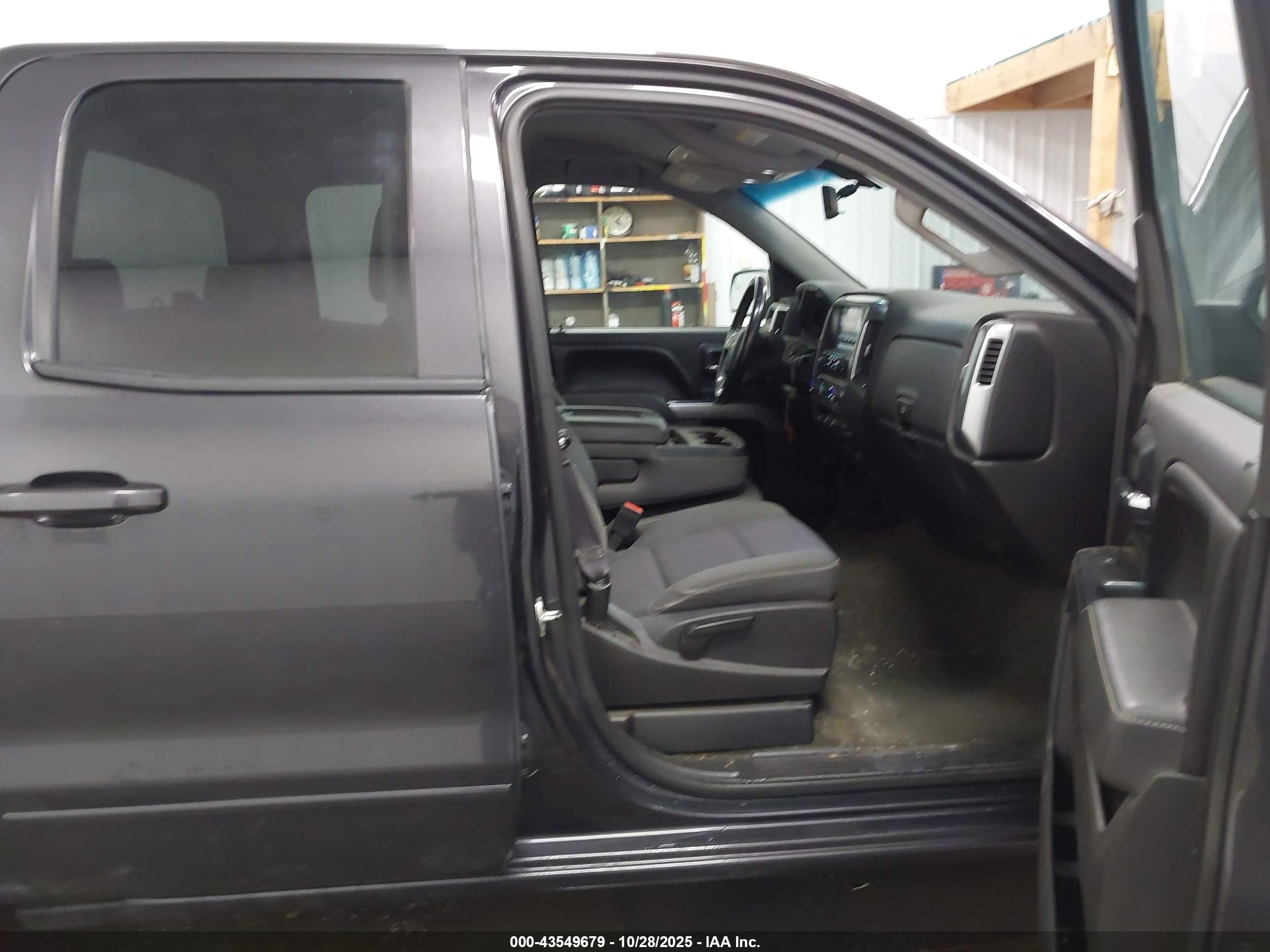 CHEVROLET SILVERADO image 5