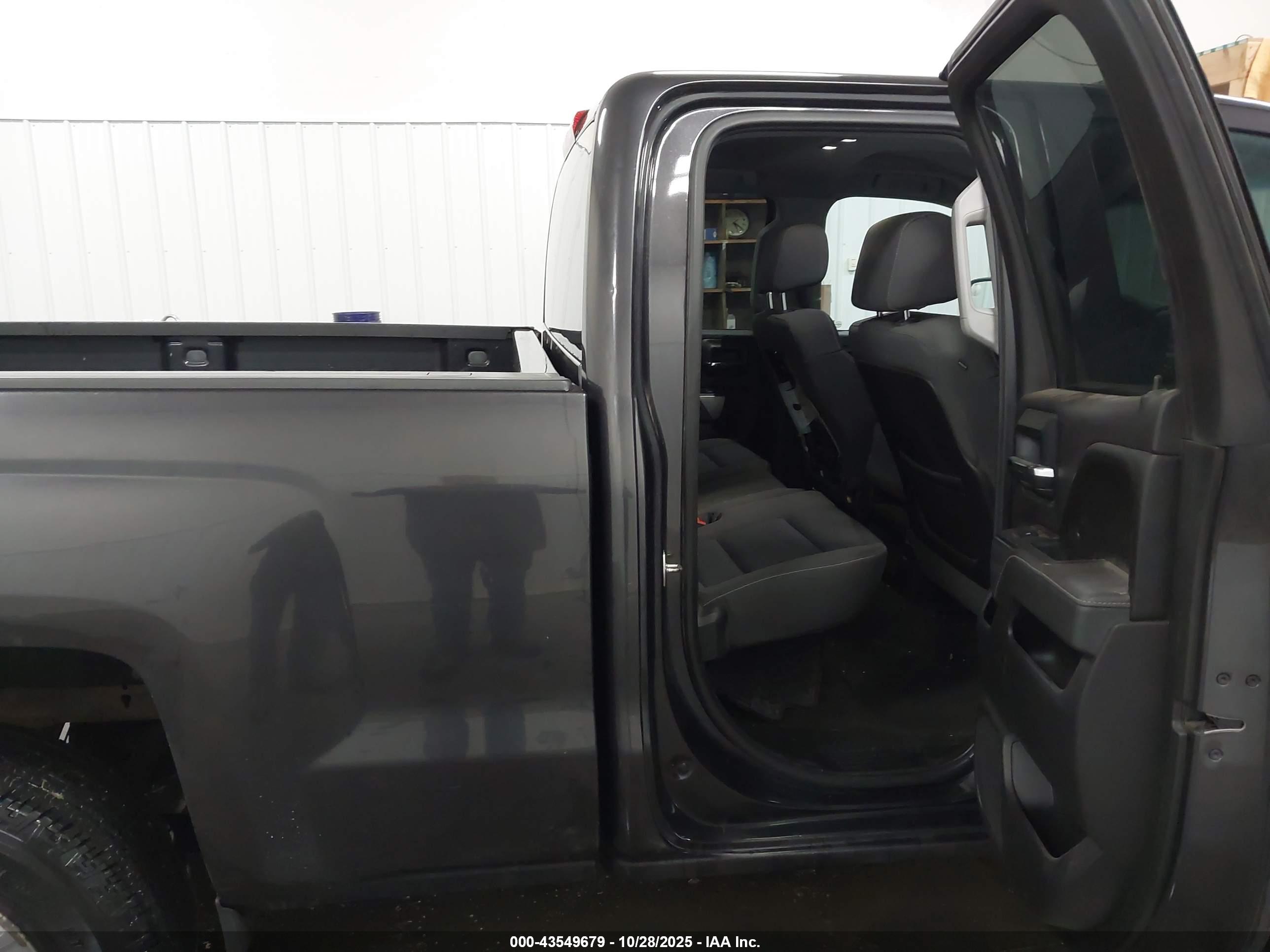 CHEVROLET SILVERADO image 8