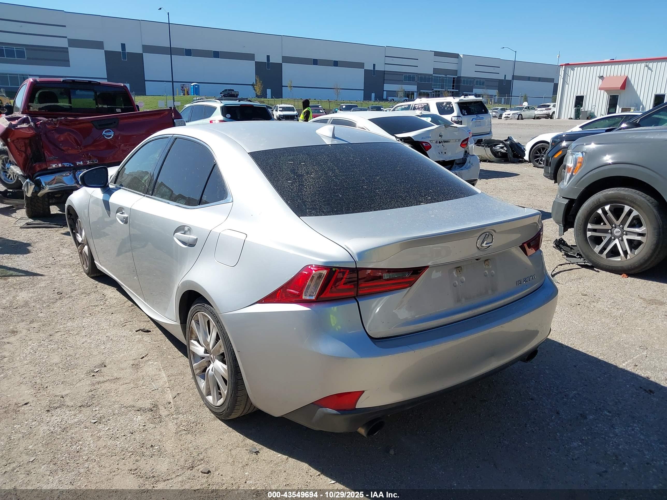 LEXUS IS image 3