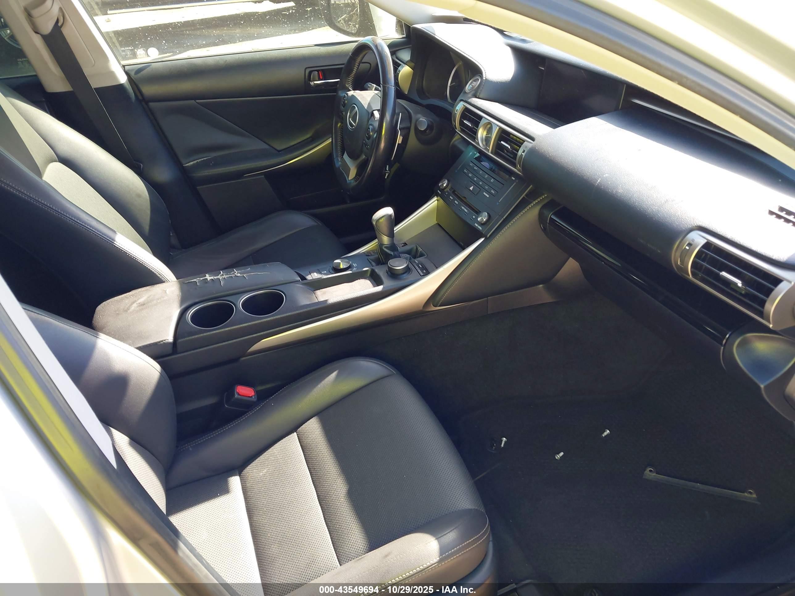 LEXUS IS image 5