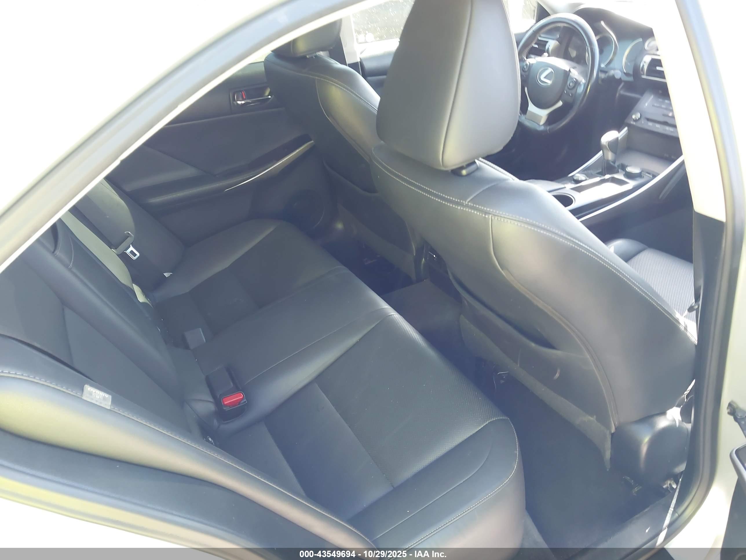 LEXUS IS image 8