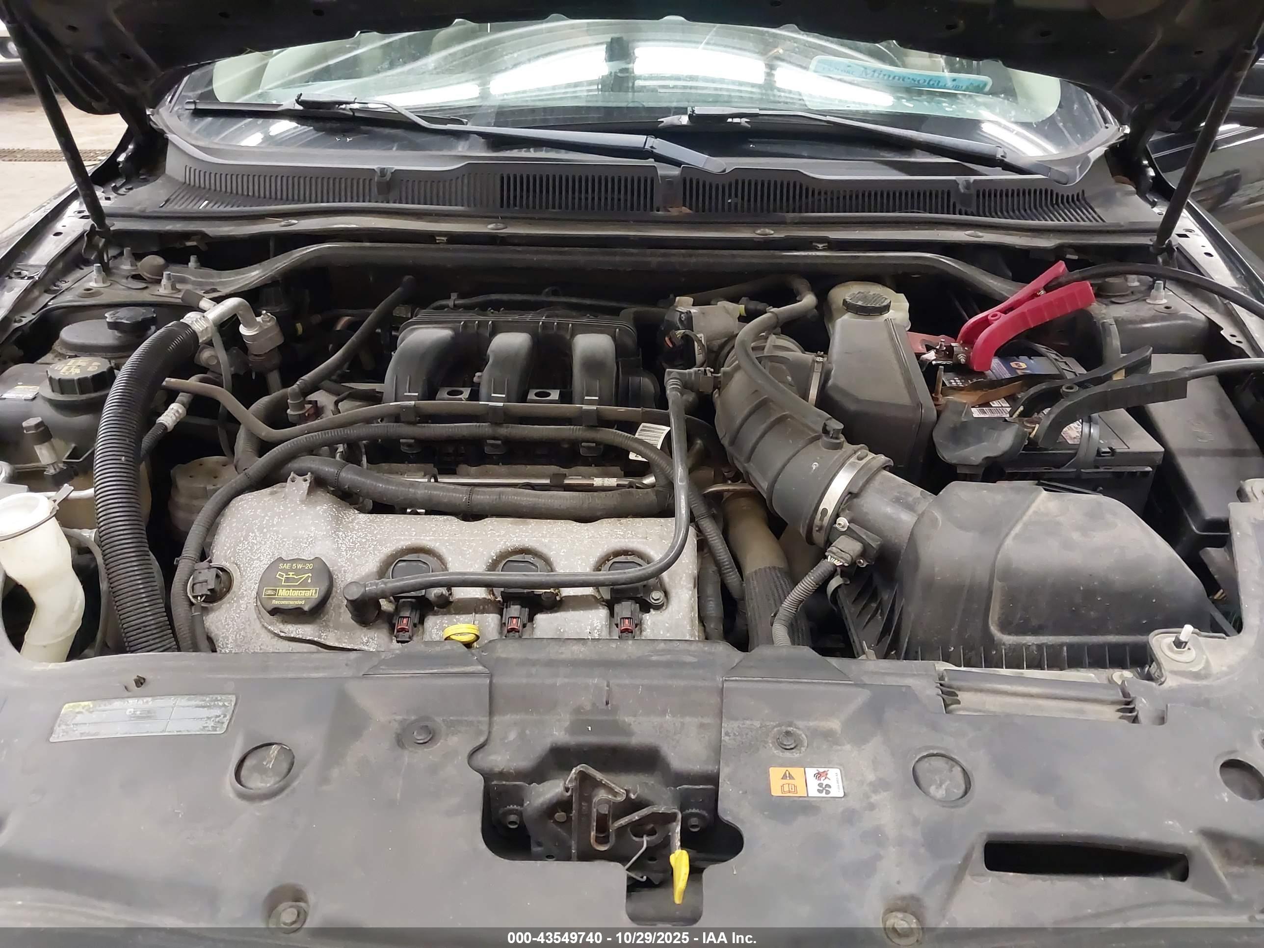 FORD TAURUS image 10
