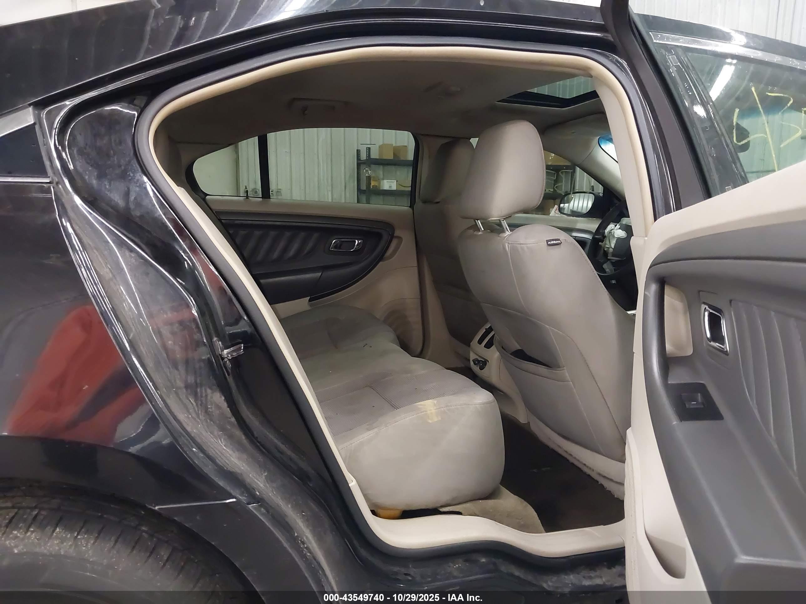 FORD TAURUS image 8