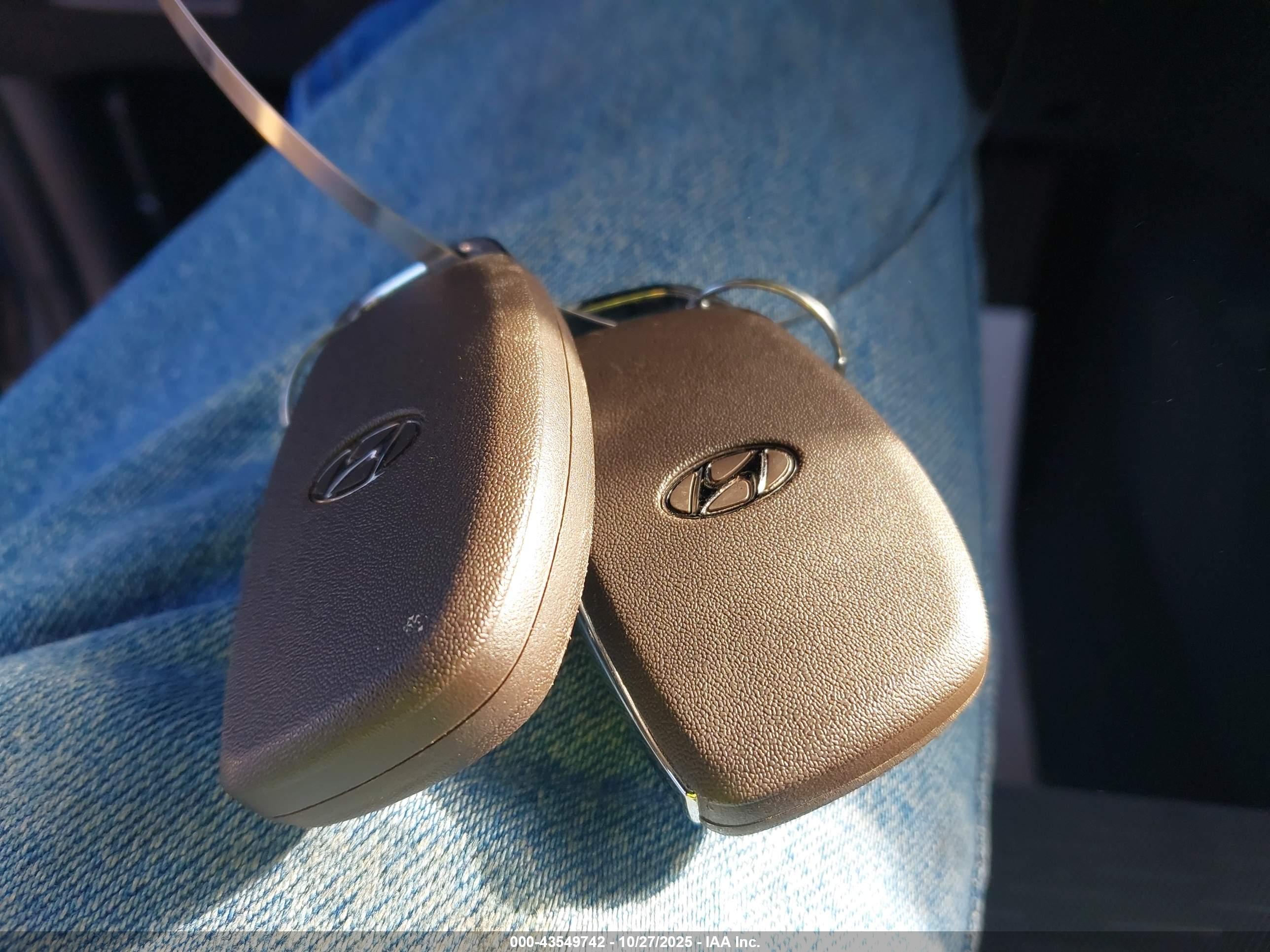 HYUNDAI TUCSON image 11