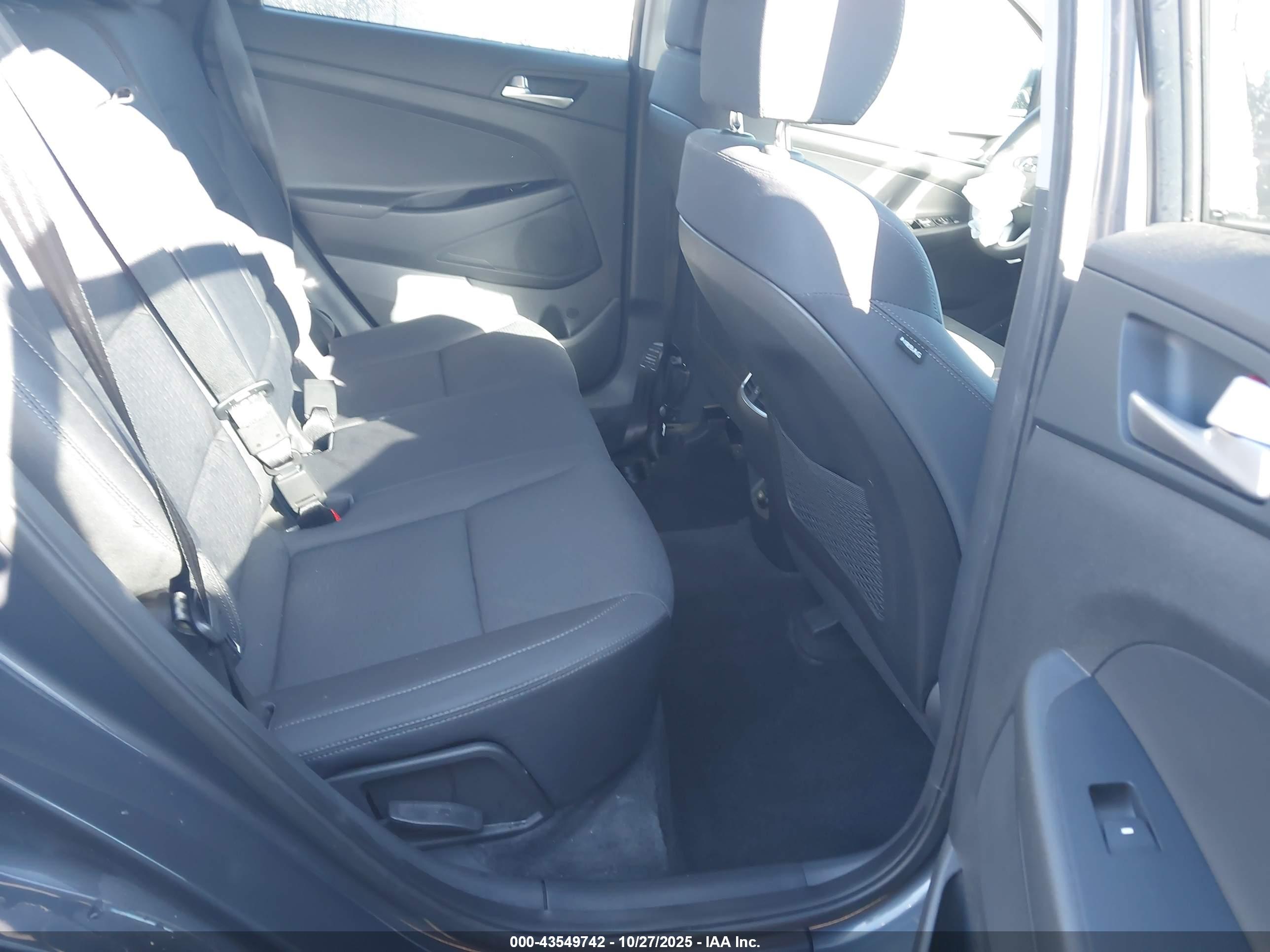 HYUNDAI TUCSON image 8